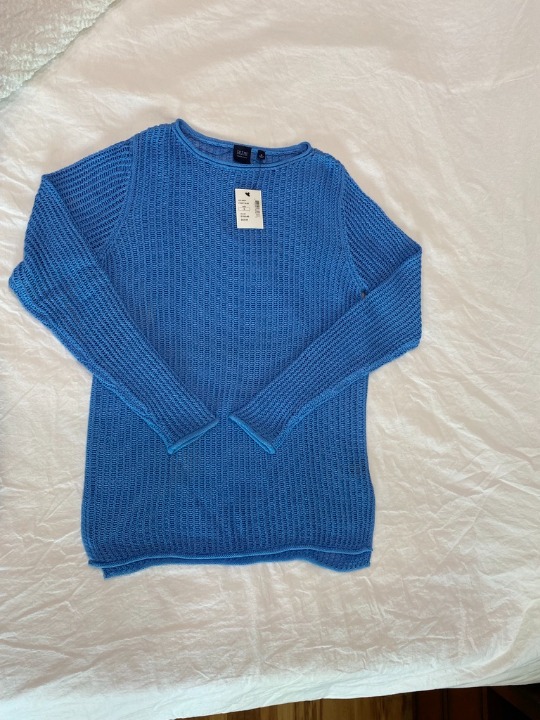 Long sleeve light sweater