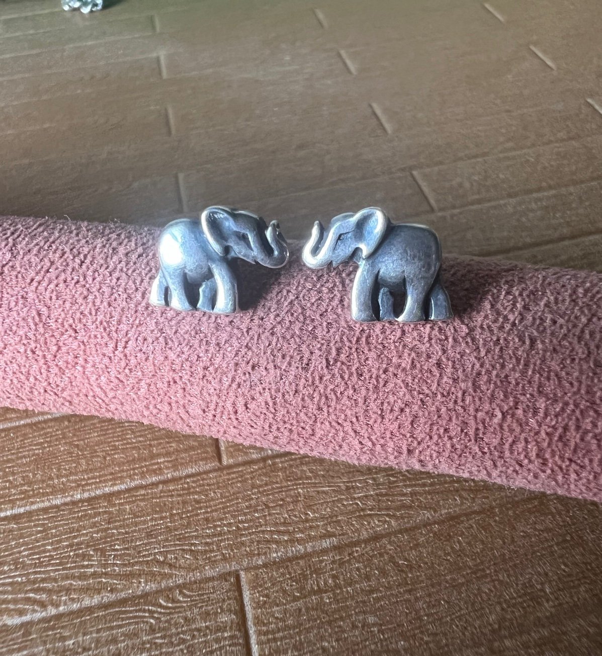James Avery Retired Elephant stud earrings! 925