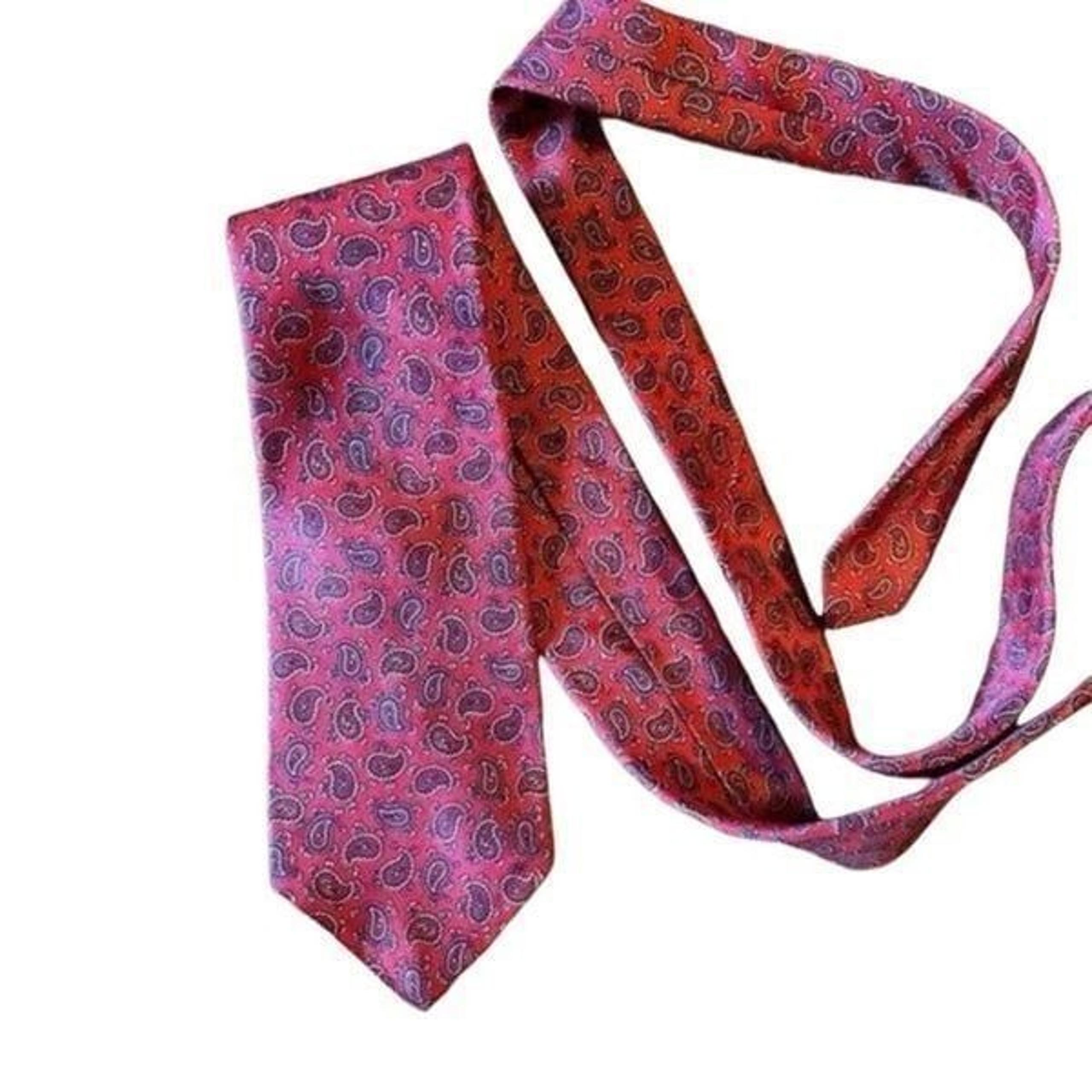 EGON VON FURSTENBERG RED PAISLEY HANDSOME DEBONAIR SKINNY NECK TIE
