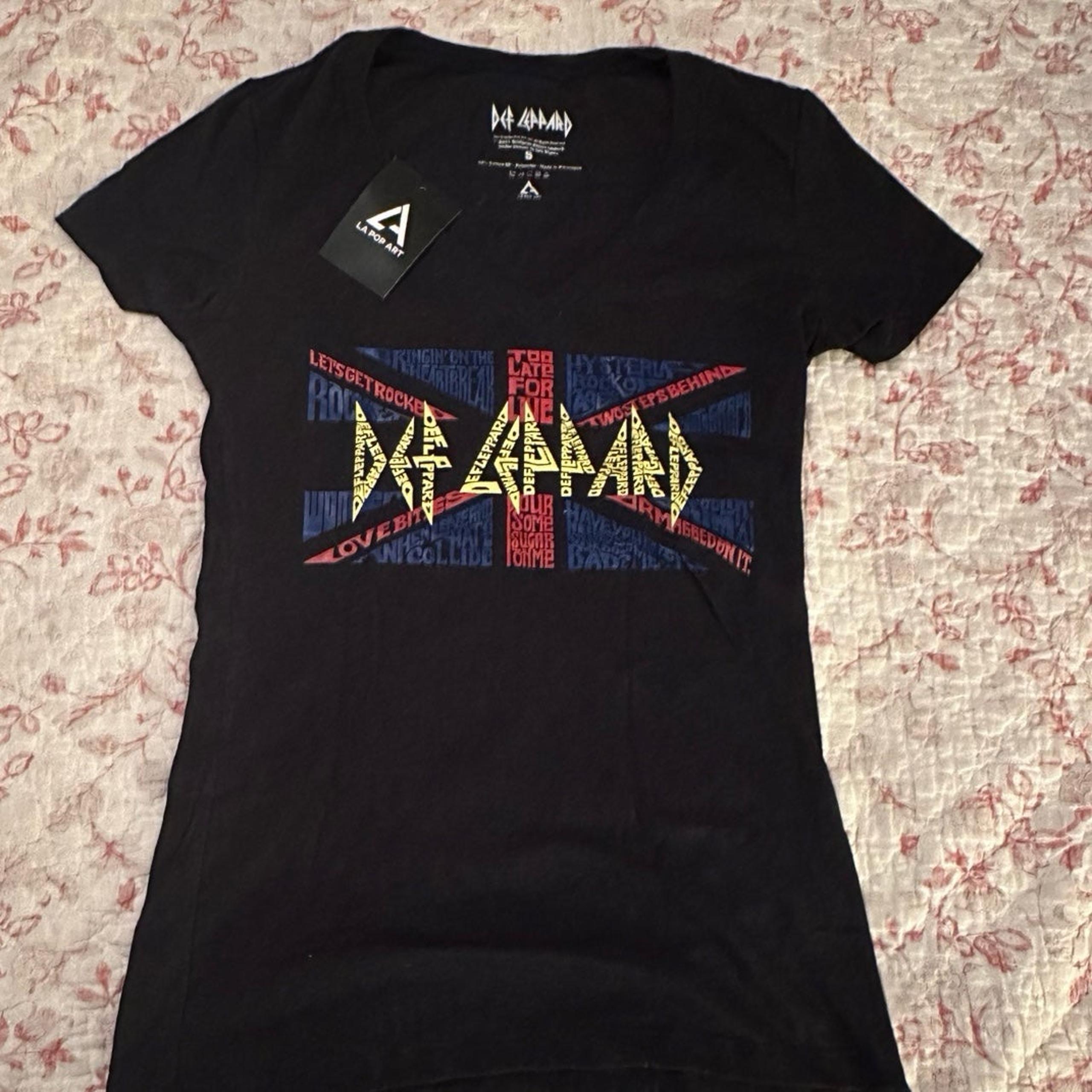 la pop art x def leppard v-neck tshirt