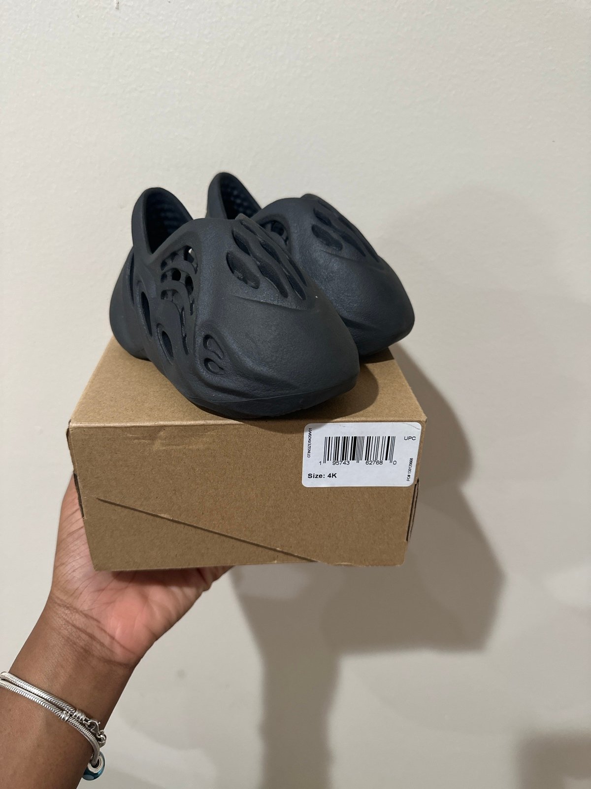 Yeezy foamrunner 4k