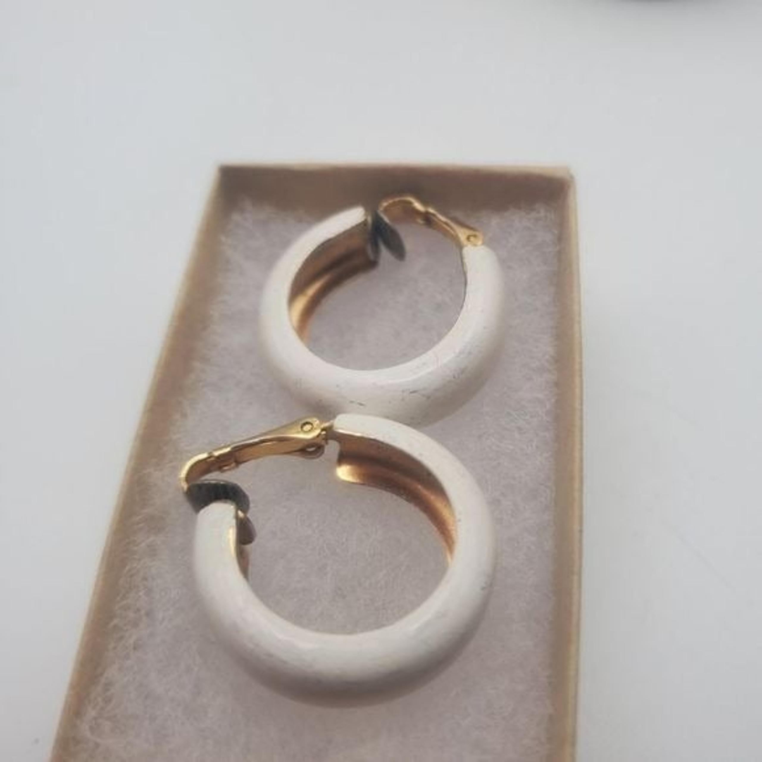 Retro Circle white hoop clip on earrings