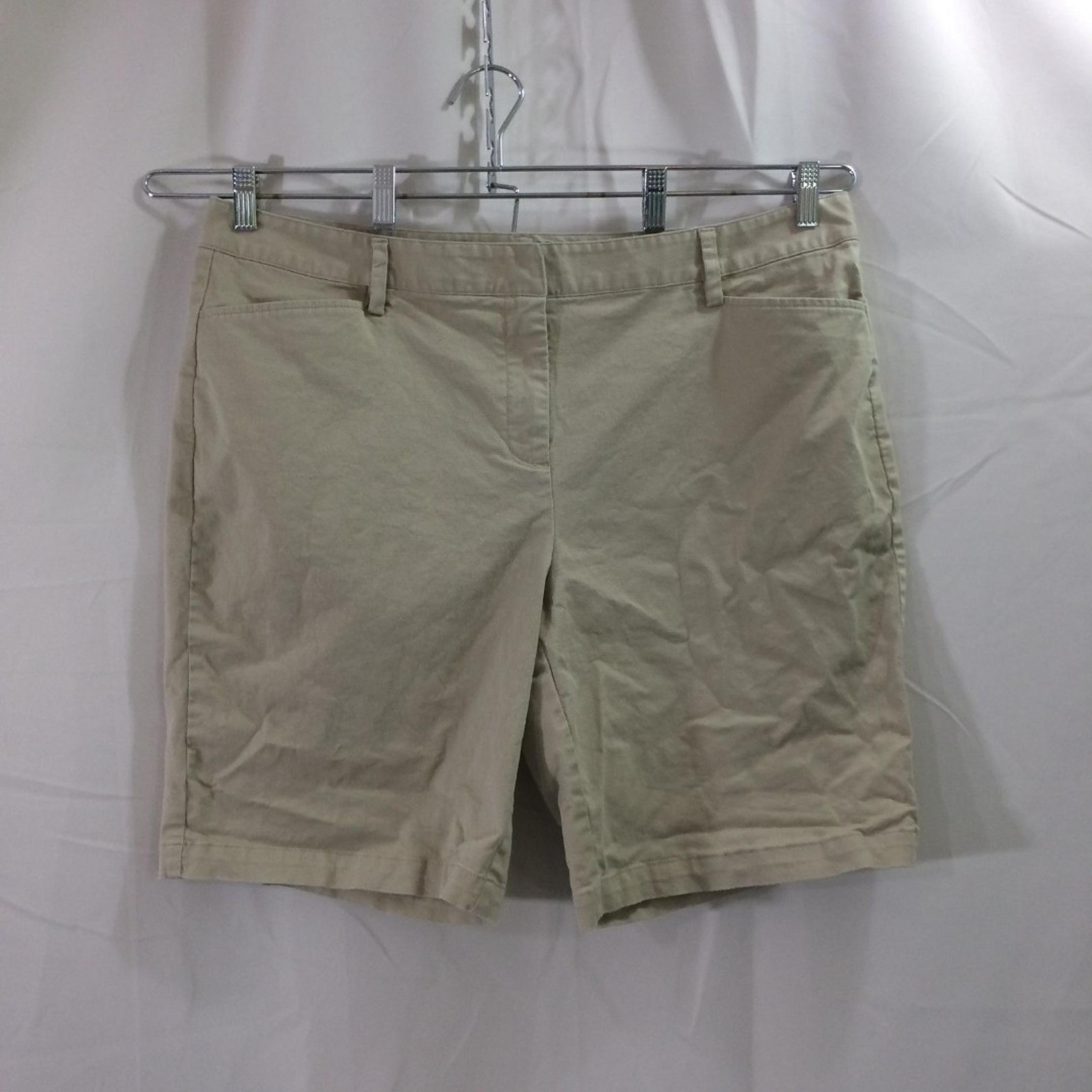 Lands' End Womens Mid Rise Khaki Shorts Size 18 Cotton Spandex 9 1/2" Inseam