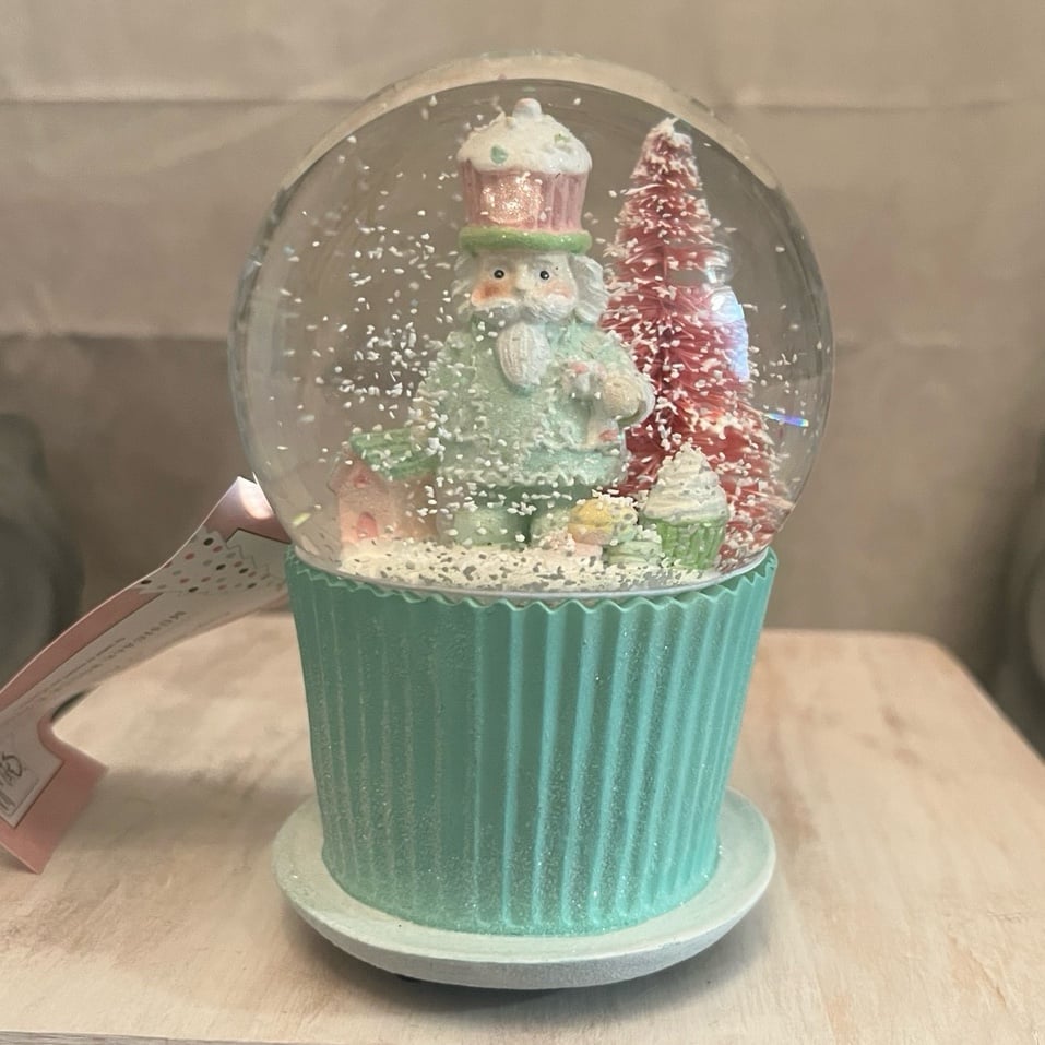 ❤️Cupcakes and Cashmere Nutcracker Muaical Snowglobe