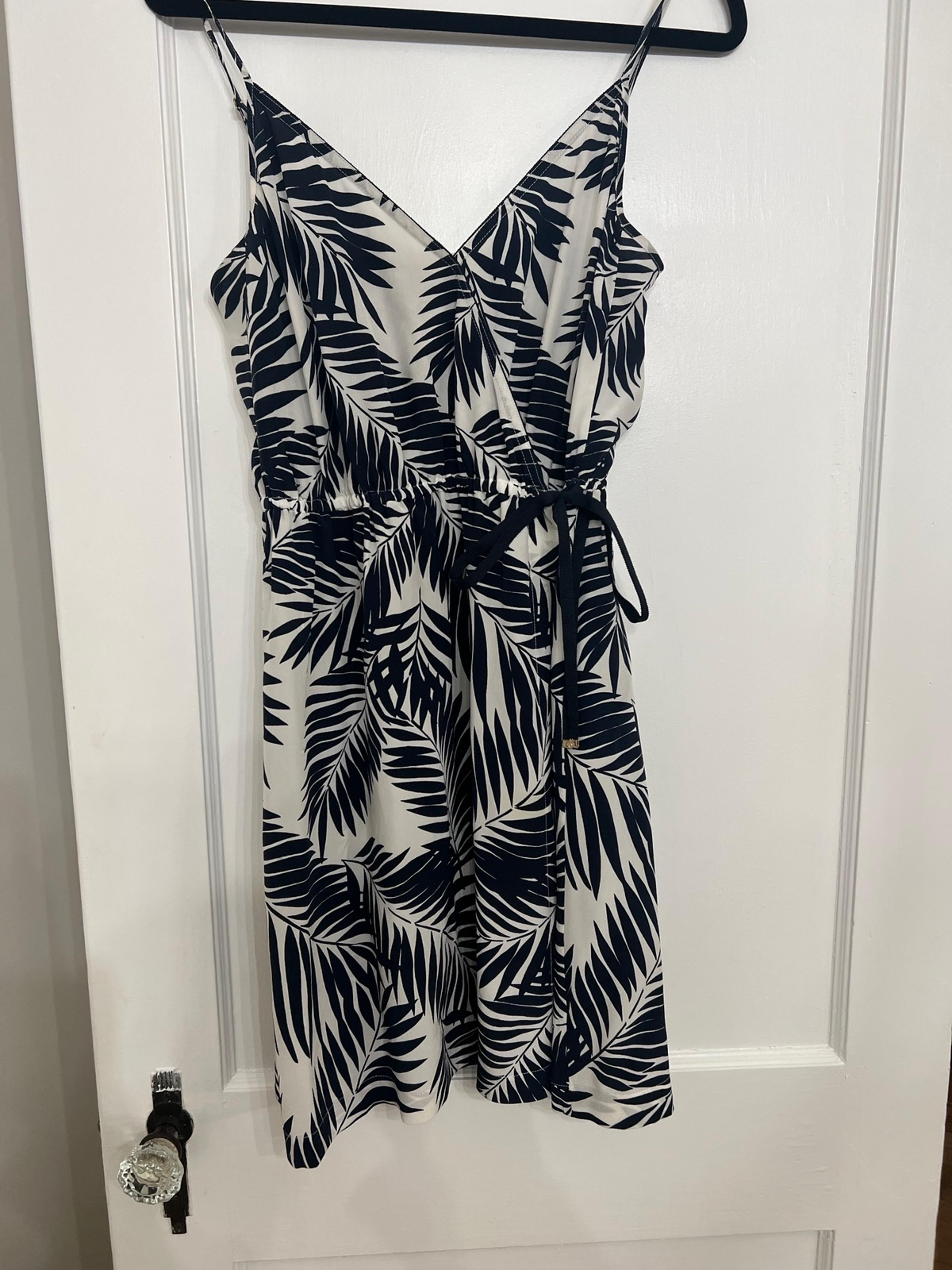 Juicy couture silk tropical leaf print silk wrap dress navy and cream size smal