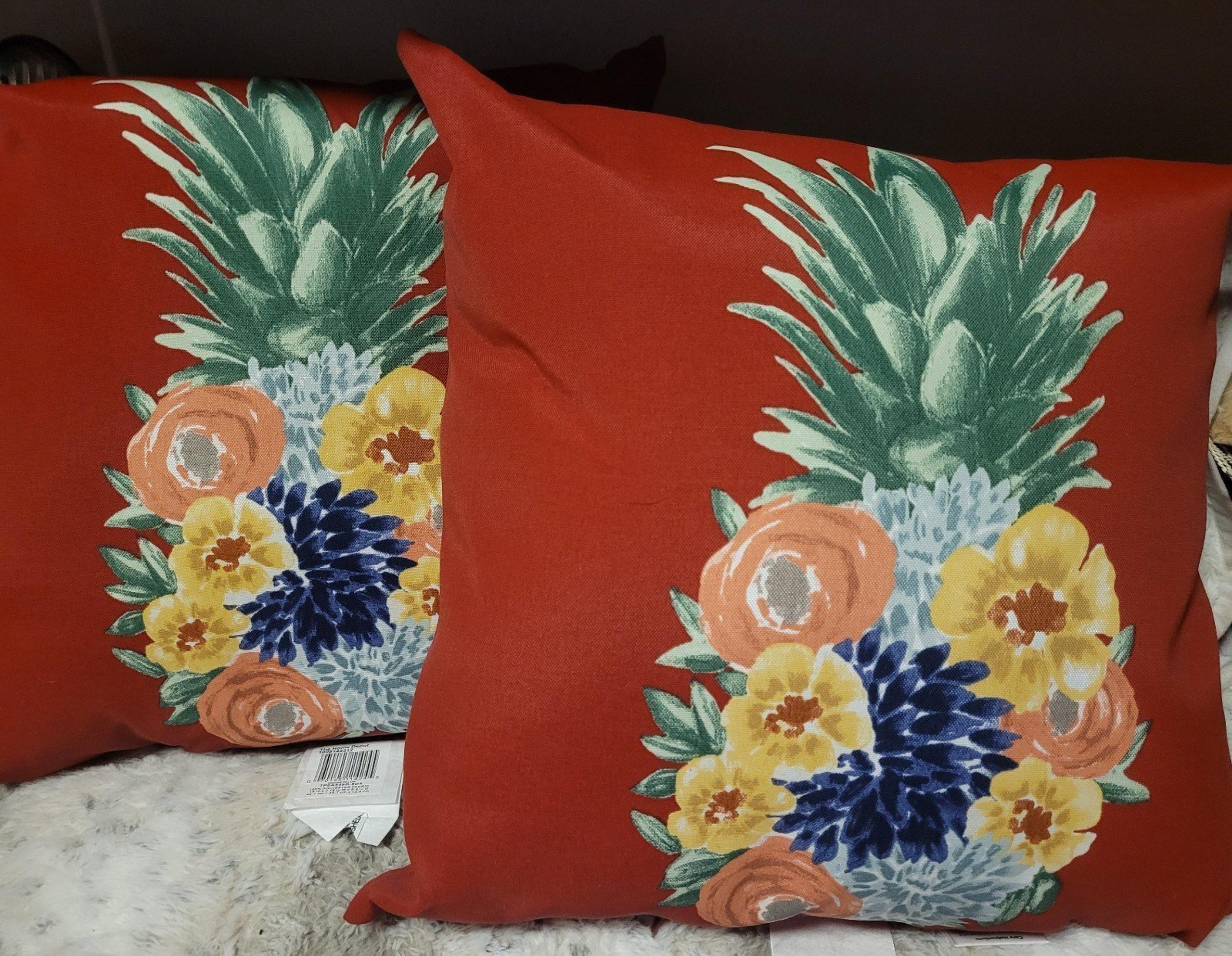 Bundle lot 2 Hampton Bay floral Pineapple outdoor square decorative pillows