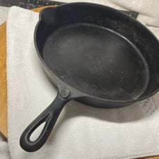 Vintage Cast Iron Lodge 9 H 11” Skillet #9 3 notch 2 pour spouts cookware frying