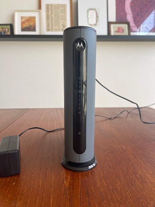 Motorola MG7315 Modem WiFi Router Combo
