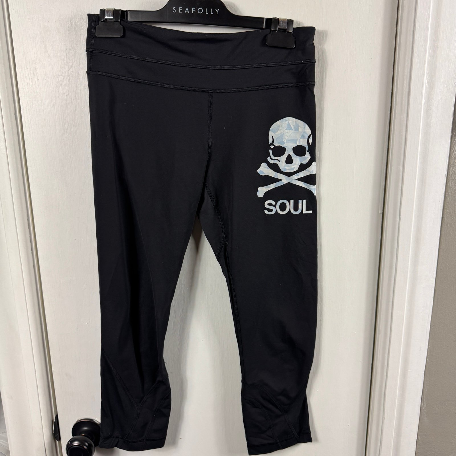 Lululemon X Soul Cycle Black Capri Leggings Size 6 skull crossbones