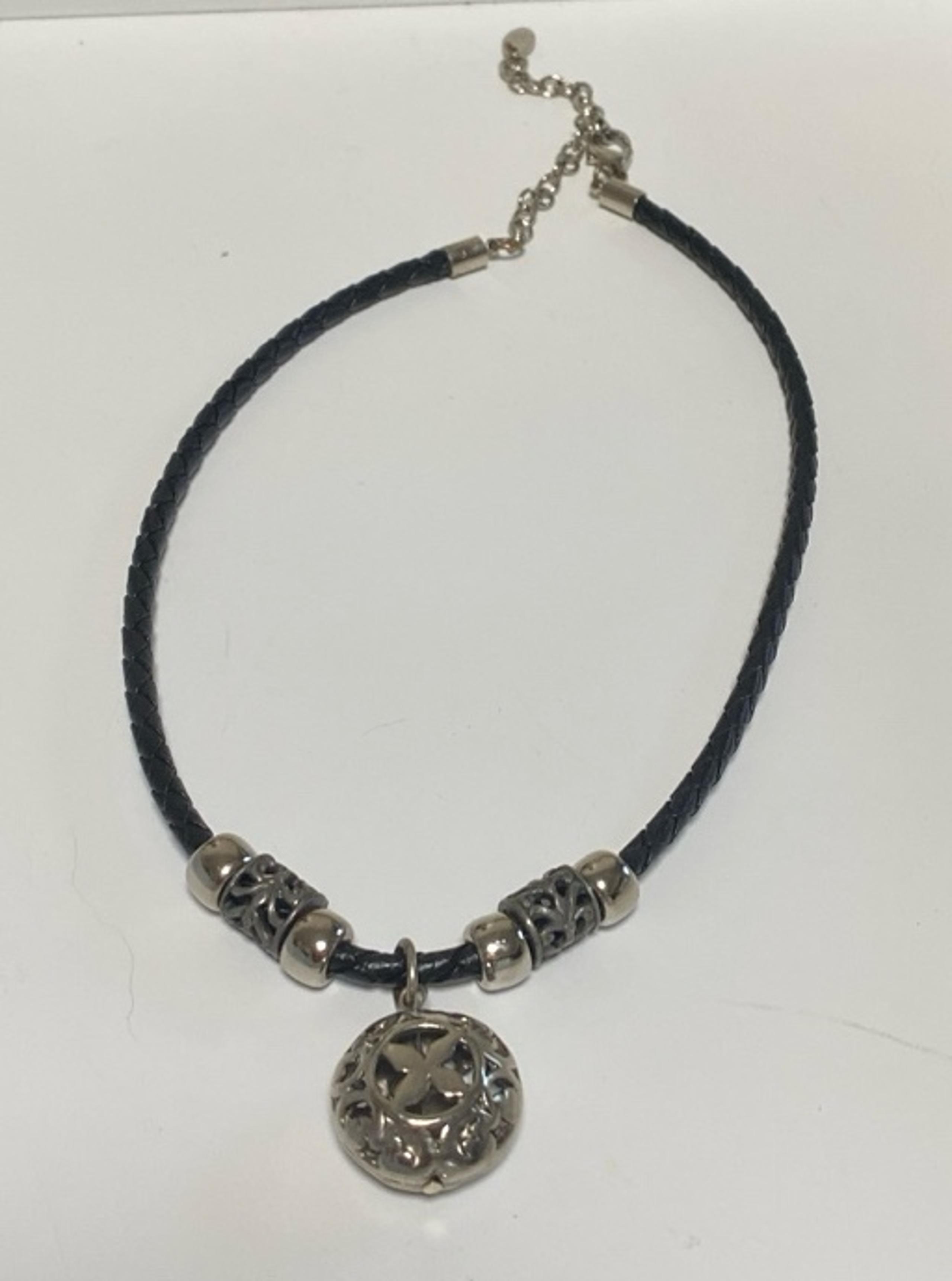 Vtg. The Limited Leather Cord Silver Metal Round Cutout Pendant Choker Necklace