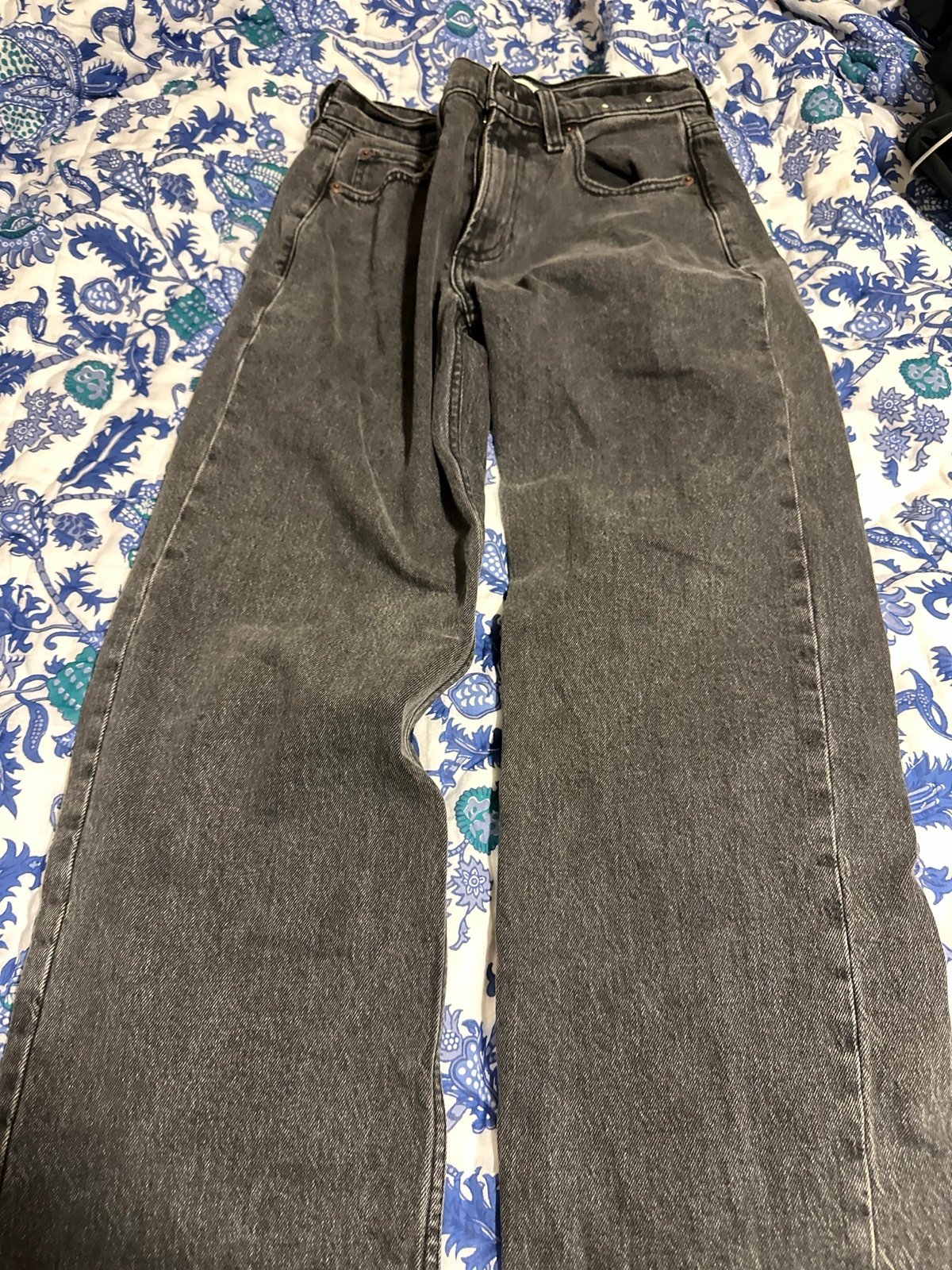 ABERCROMBIE LOW RISE BAGGY JEAN SIZE: 24 SHORT
