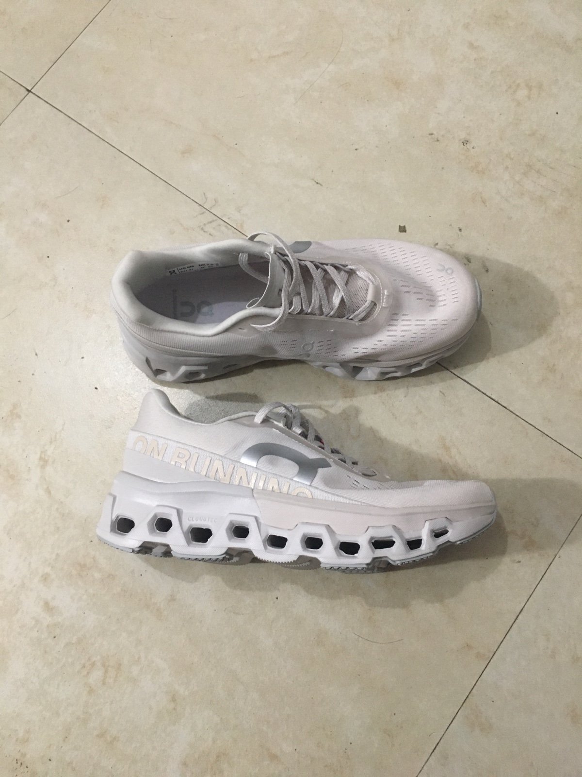 On cloud cloudmonster 2 women size us8.5 sneakers