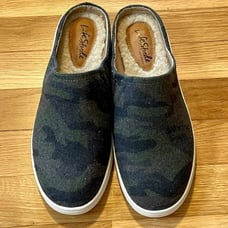 Lifestride Womens Nomad Mule Flat Shoes Green Camouflage Faux Shearling 7 M New