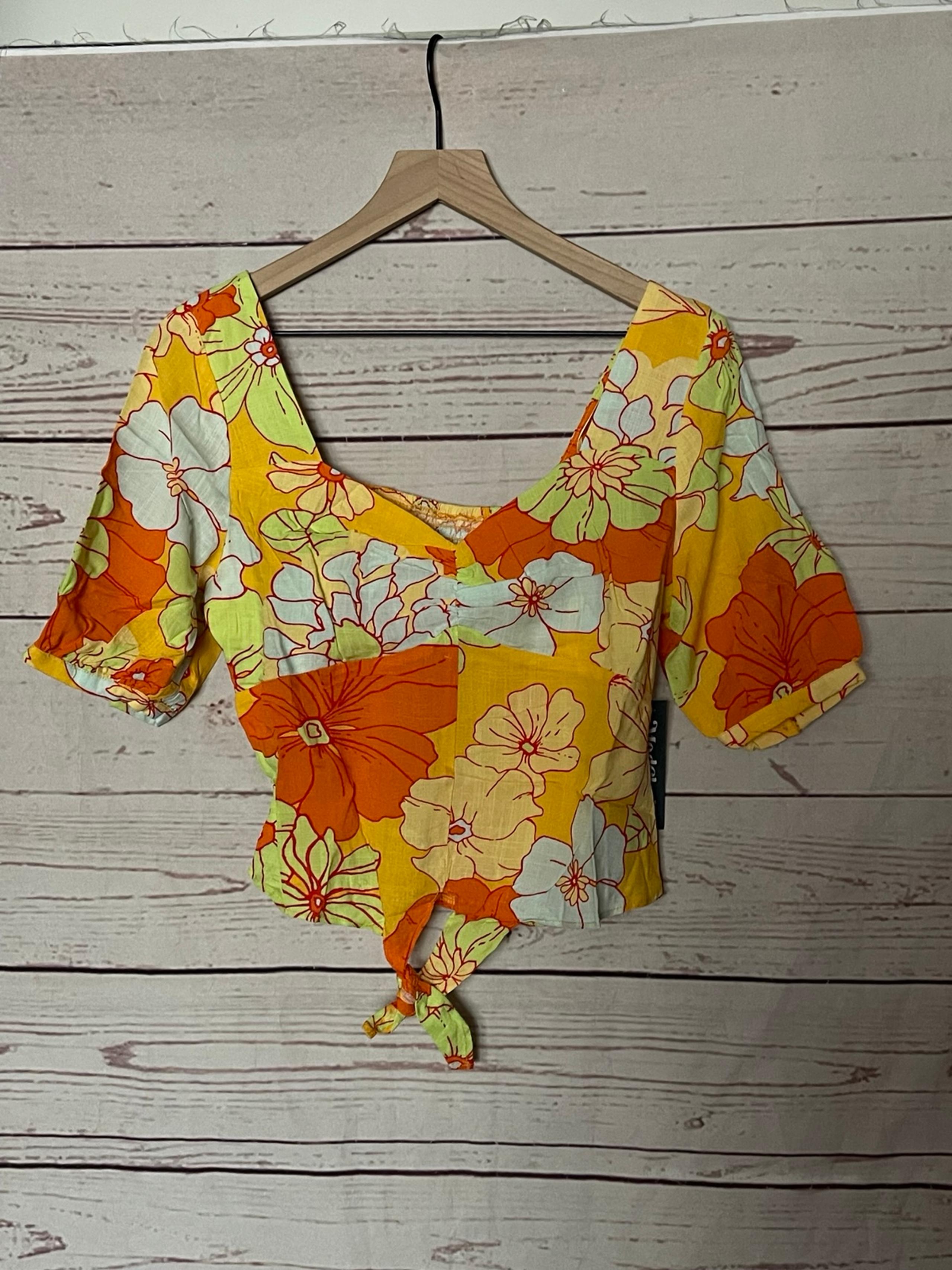 Modcloth Seaside Cottage Getaway Tie-Front Top in Honolulu Floral Size Medium