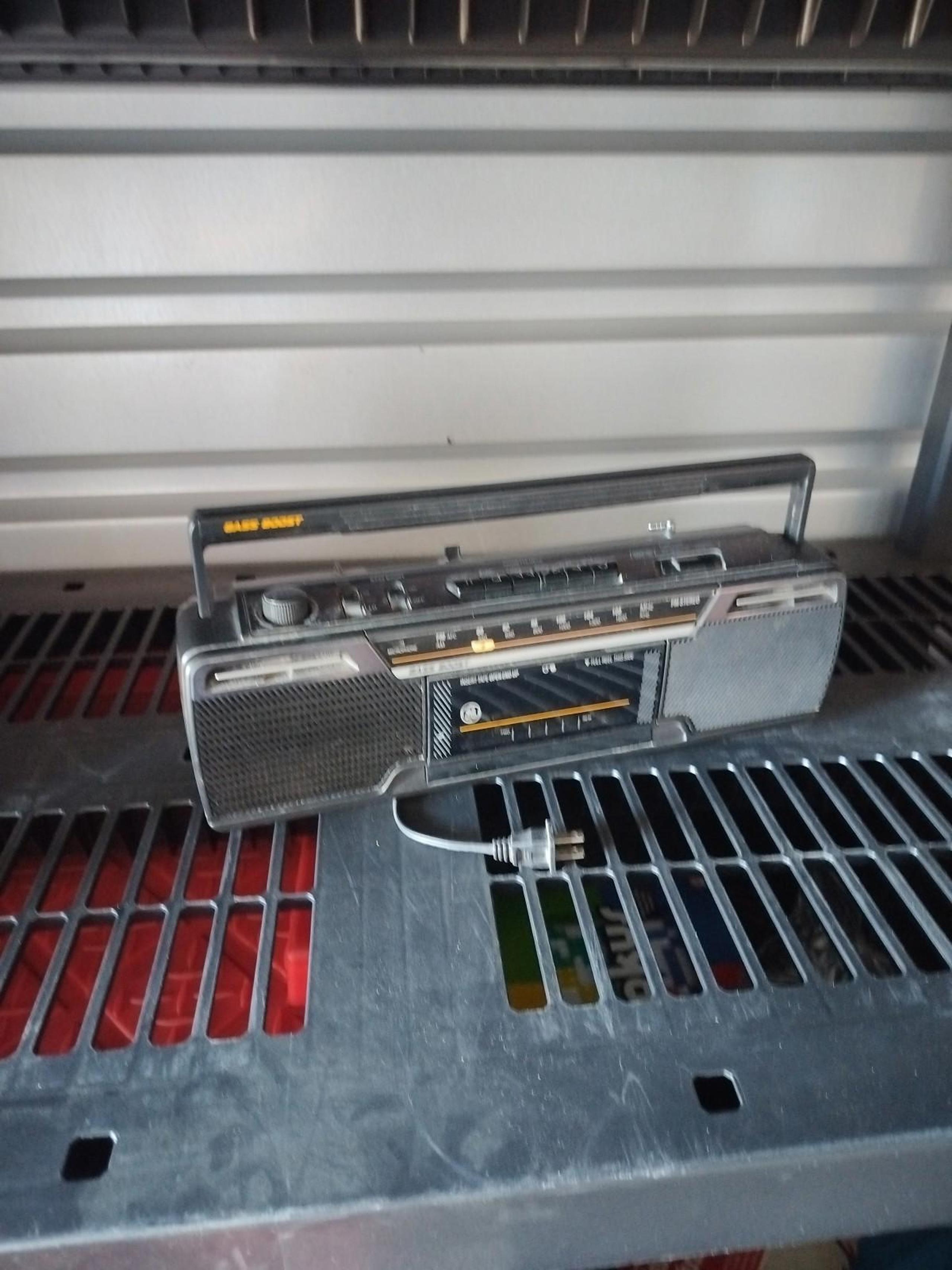 GE Bass Boost Vintage Boombox AM/FM Stereo Radio Cassette Player Model 3-5624A