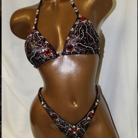 Saleyla Figure Physique Bodybuilding Competition NPC Contest Posing Suit