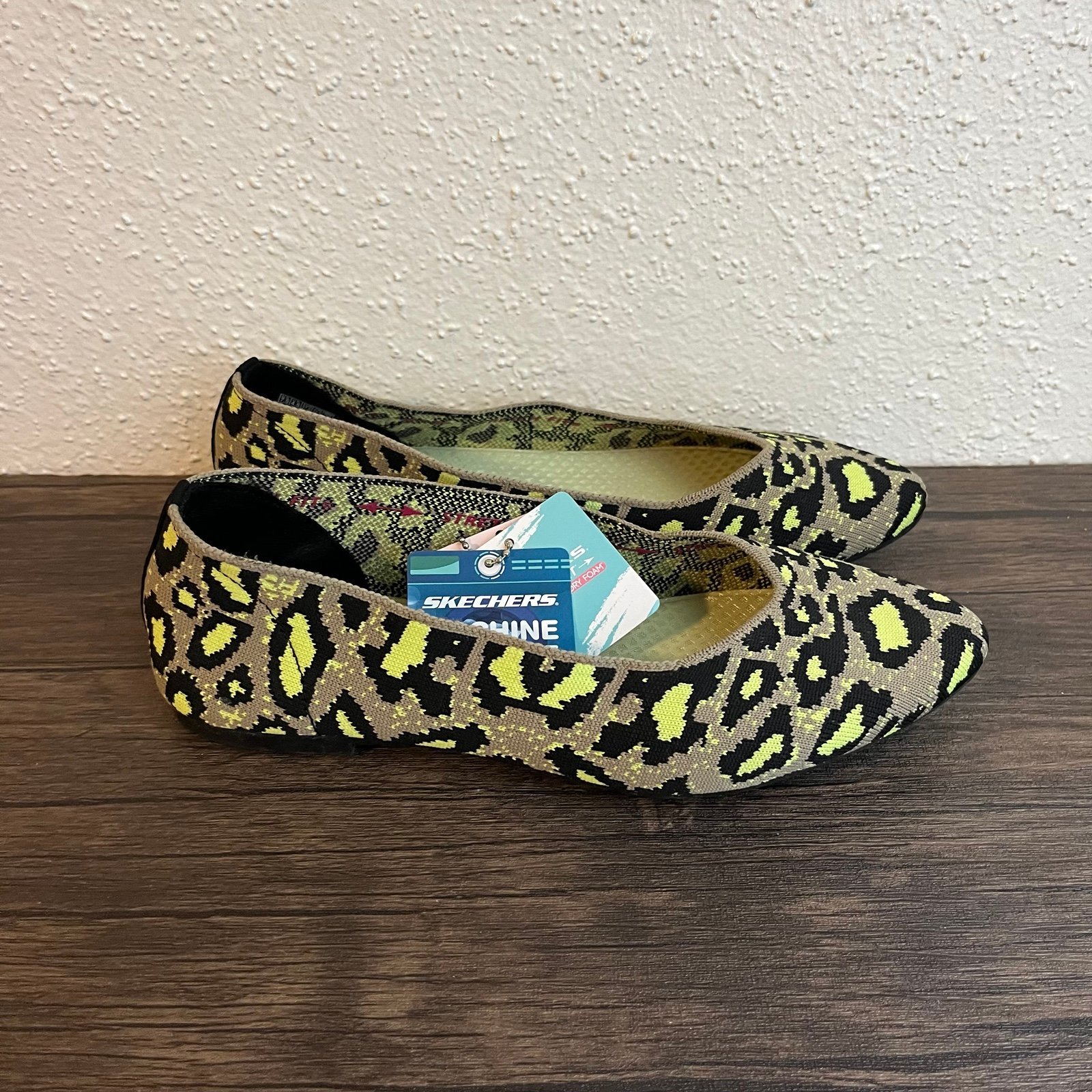 NEW Skechers Cleo Claw-Some Flats Memory Foam Green Leopard Print Womens Sz 7.5