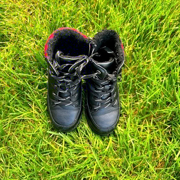 Carter’s kids winter shoe boots black with lace rubber sole size 12