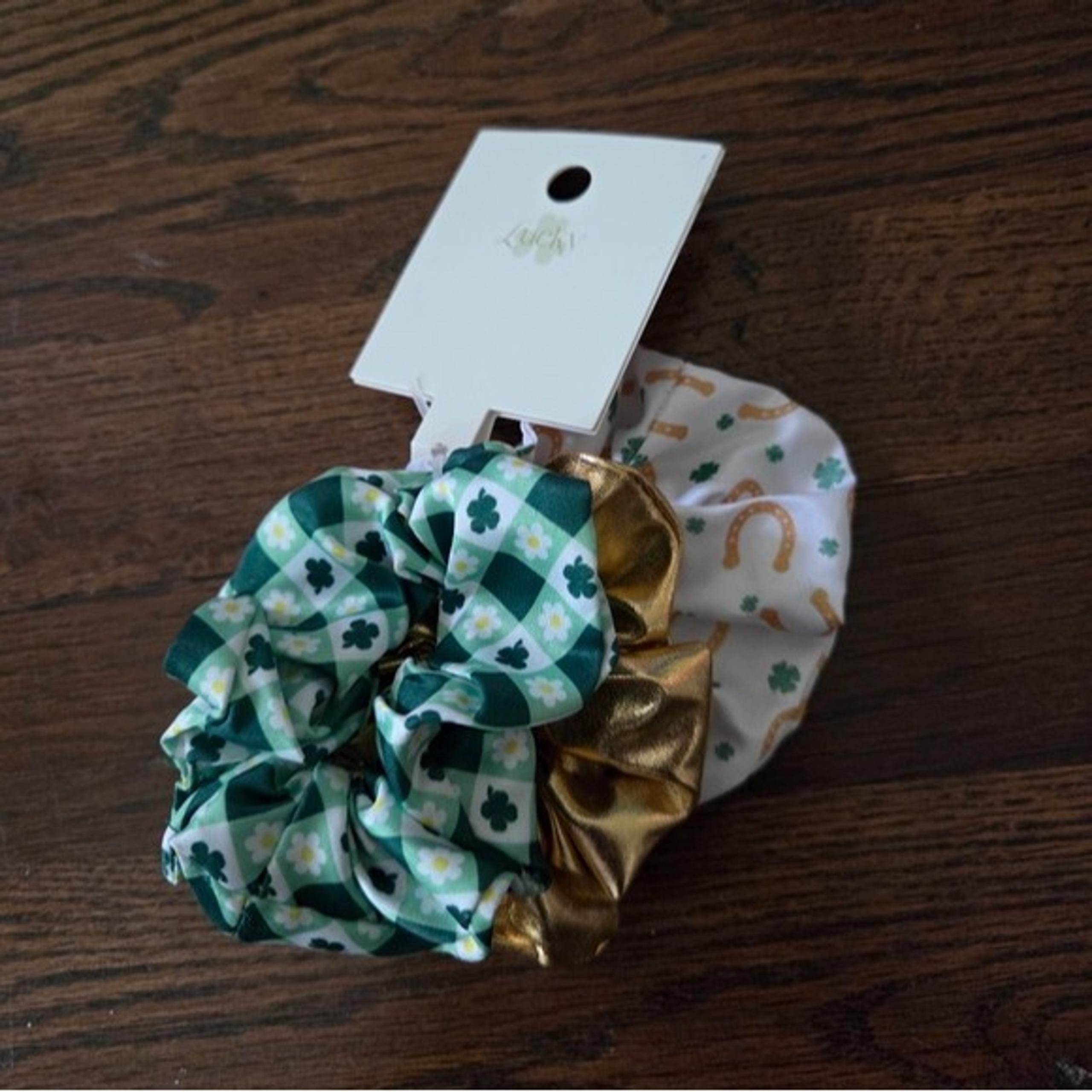 NEW 3-pack Green And Gold Scrunchies