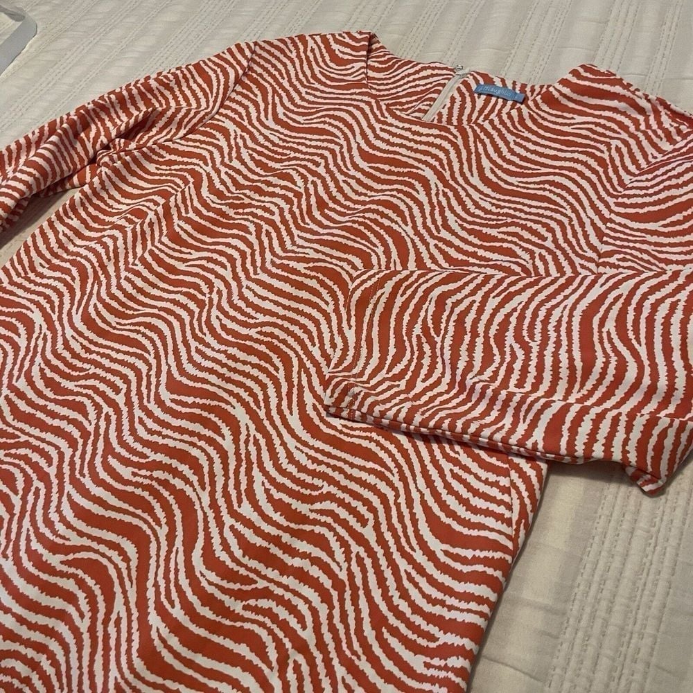 J McLaughlin Red & White Tiger Print Sz Large L Sheath Dress Professional Career