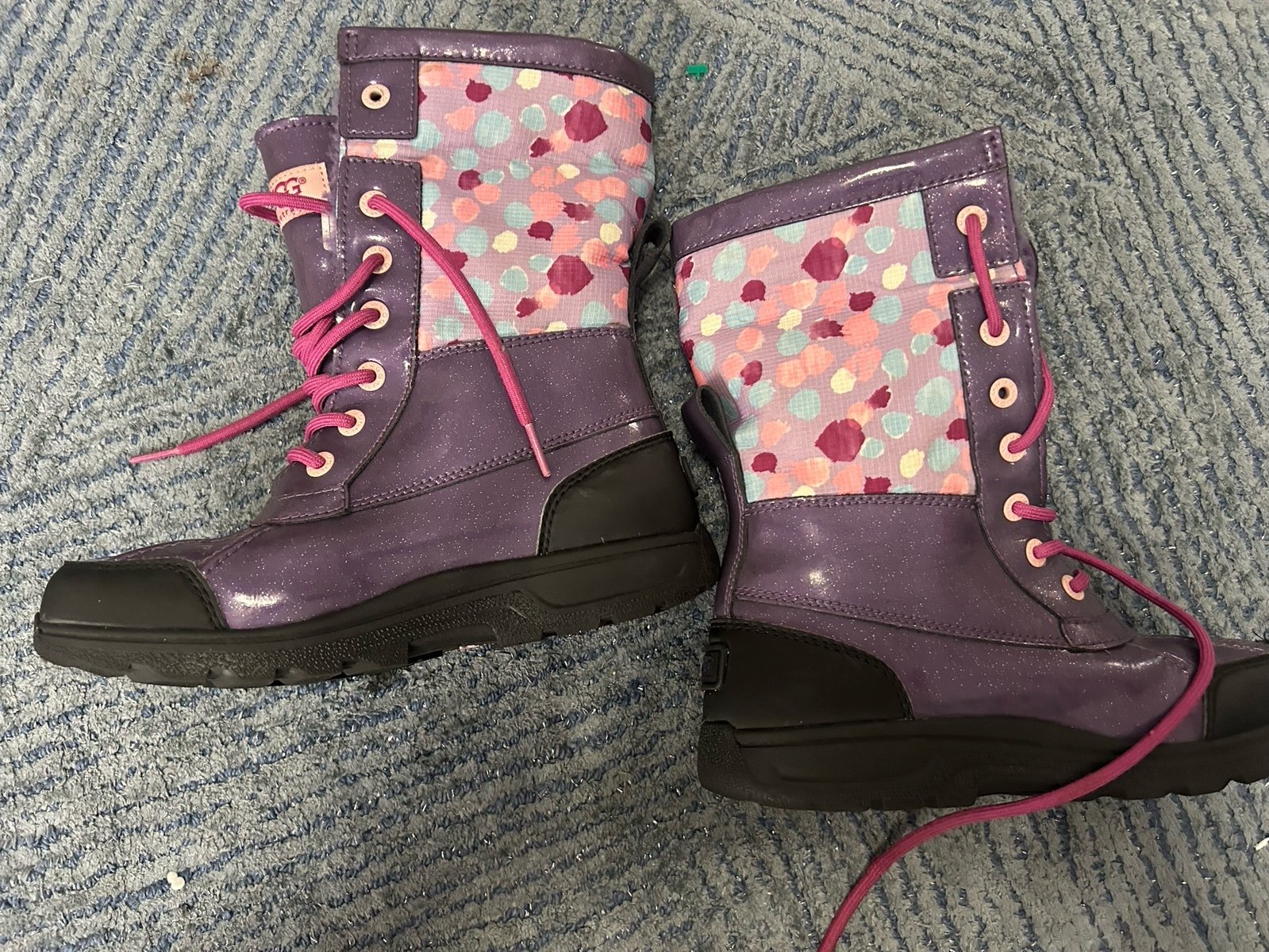 Childrens’s ugg boots size 4 winter boots