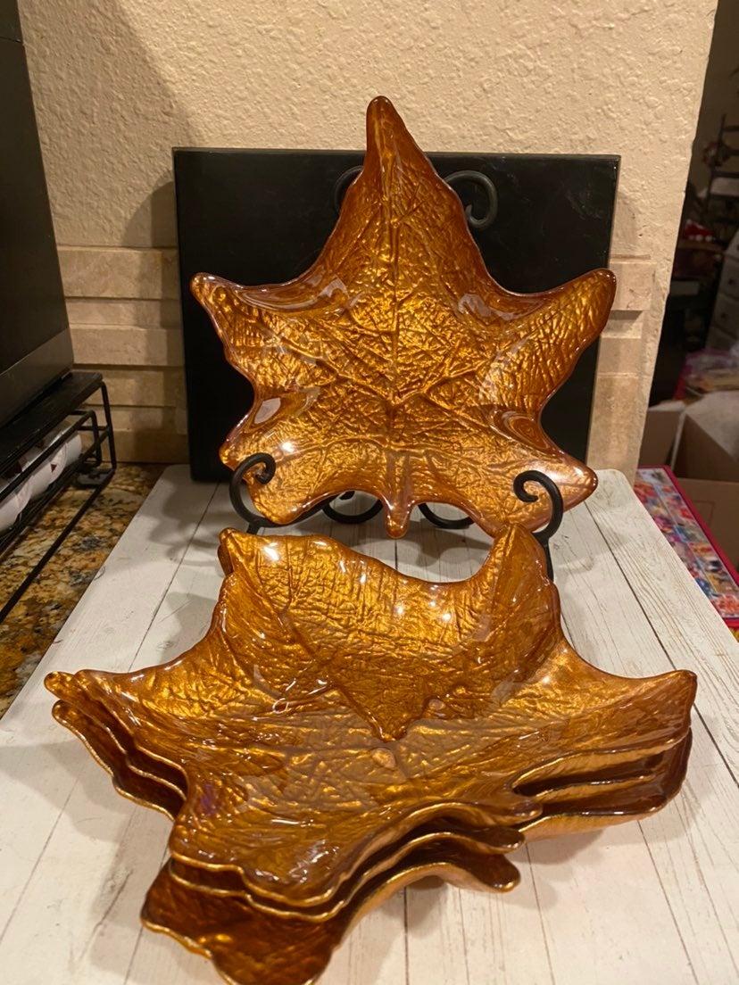Gold leaf shaped plate set