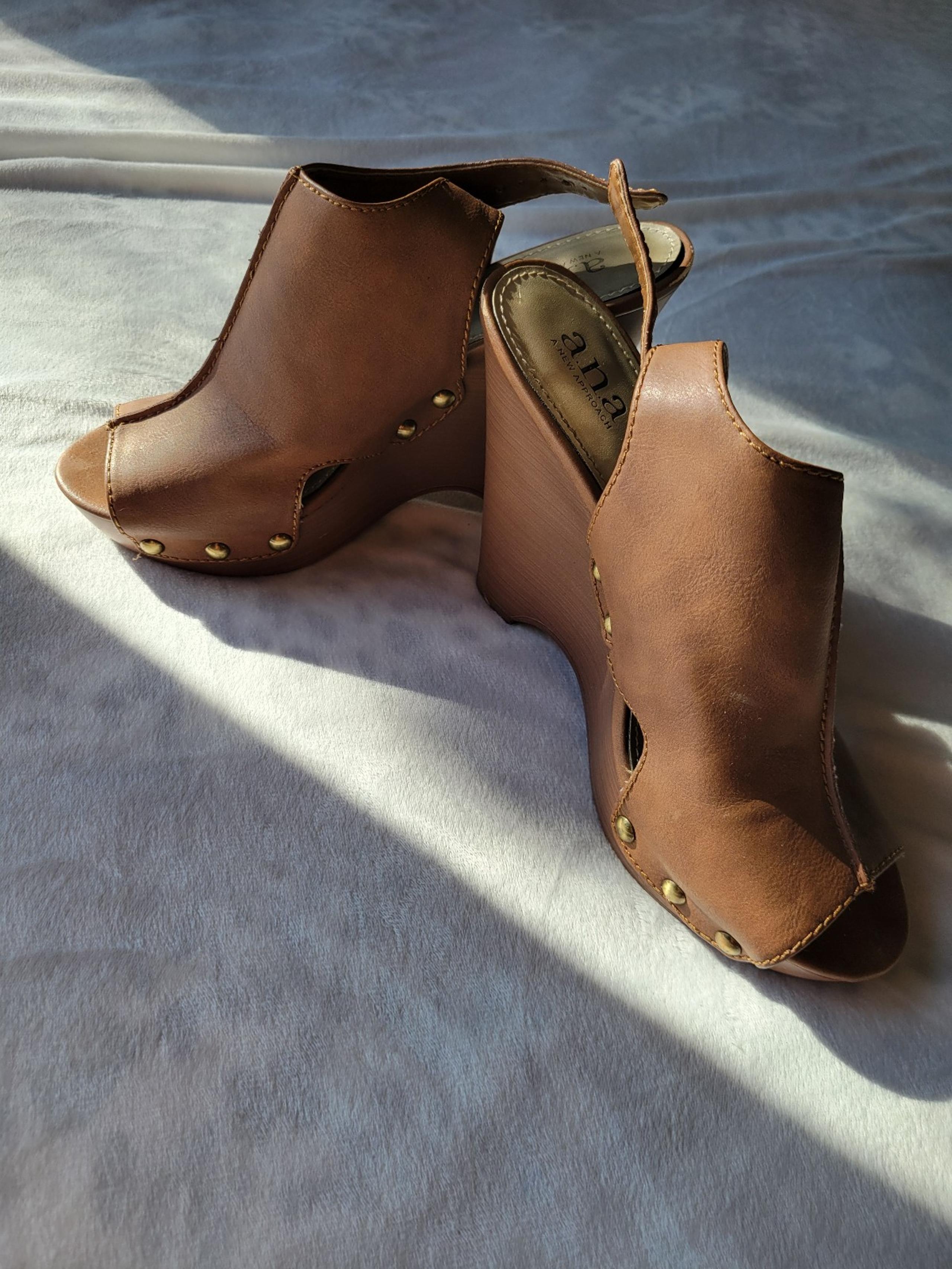 a.n.a. Marigold Wedge Sandals Size 9M Women's