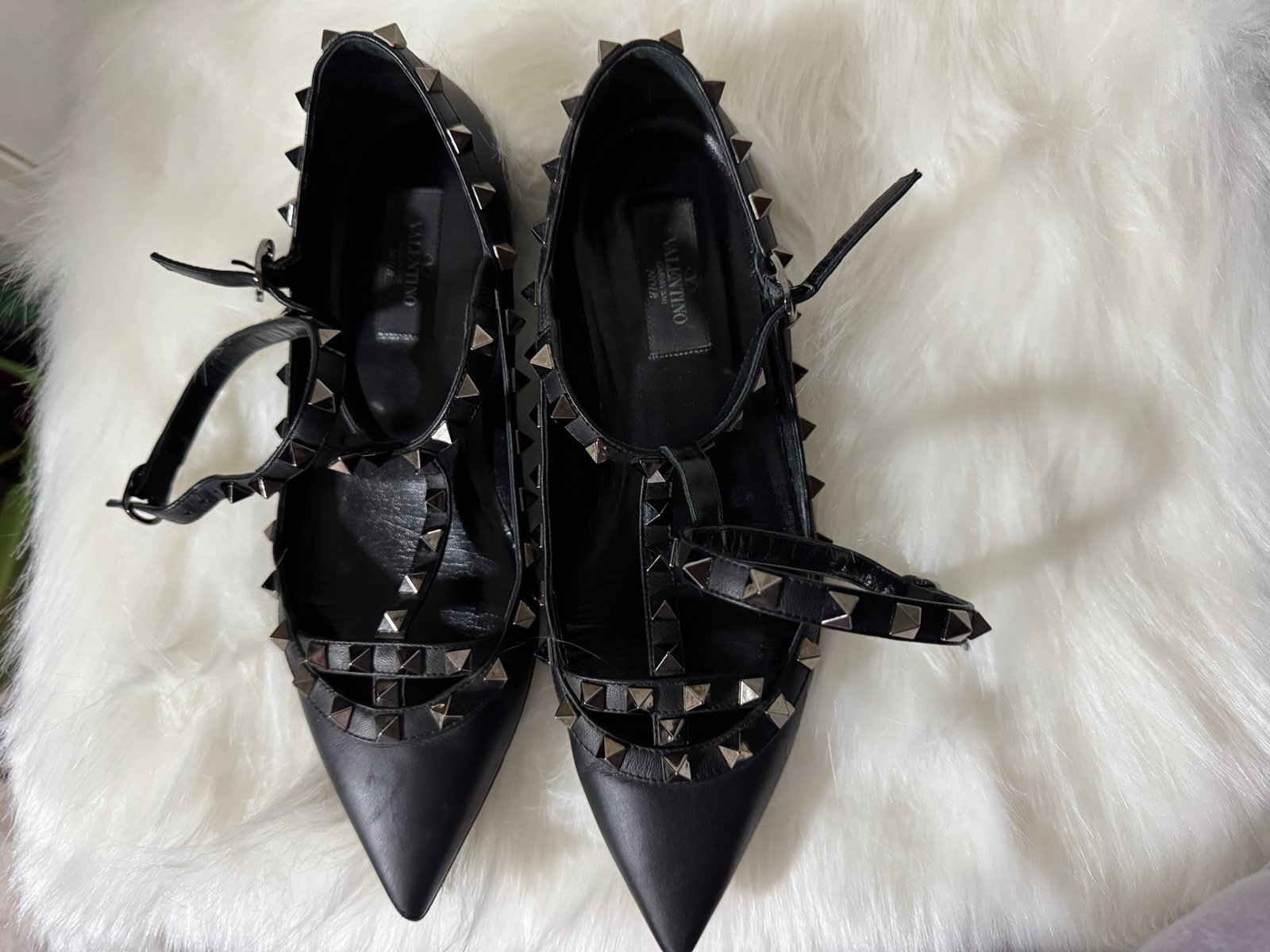 Valentino Studs Noir Flats