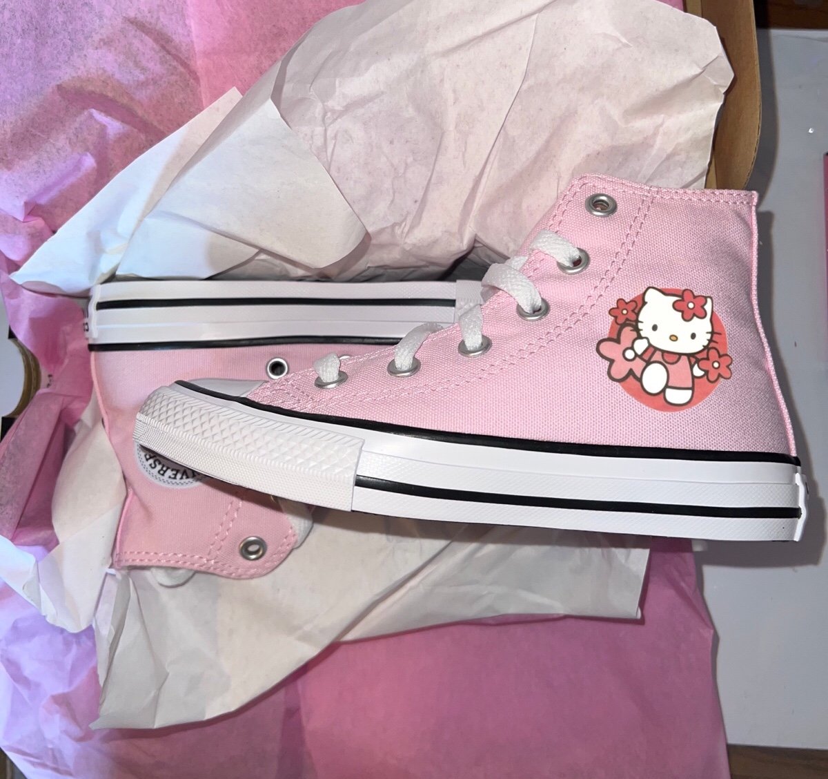 New size 11 kids pink hello kitty converse