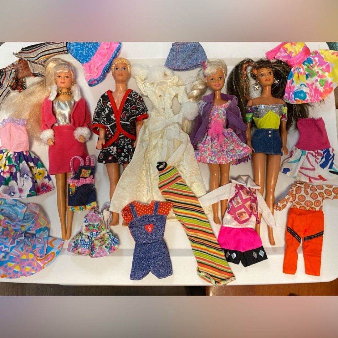 Lot/Bundle of Vintage Barbie, Ken&Clothes:Retro/60s/90s/Fashion/Toys/Nostalgia