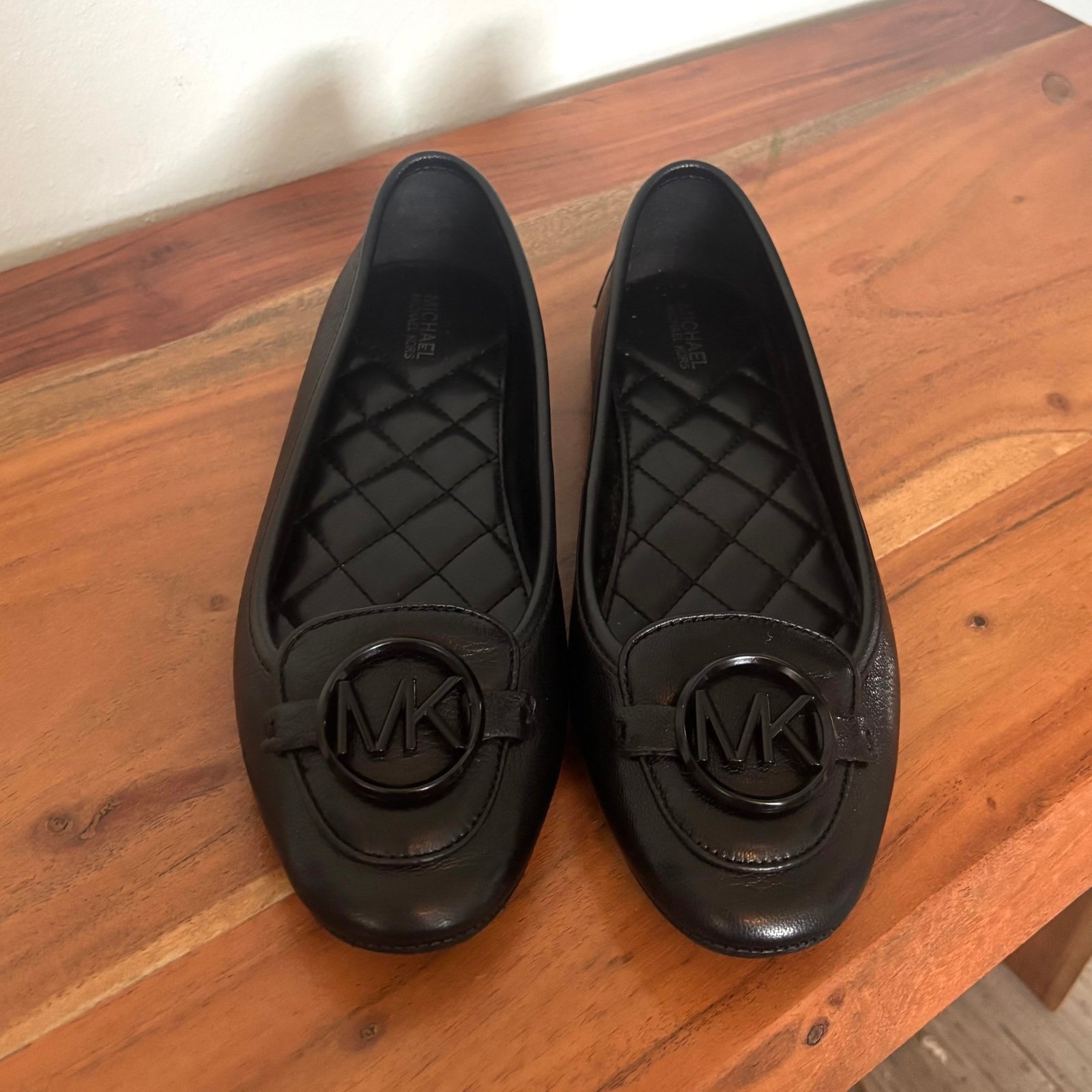 Michael Kors Genuine Leather Flats Womens 7.5 Black Quilted Insole Lightly Worn