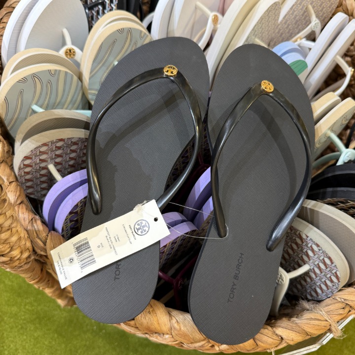 Tory Burch flip flops Size 9 BLACK