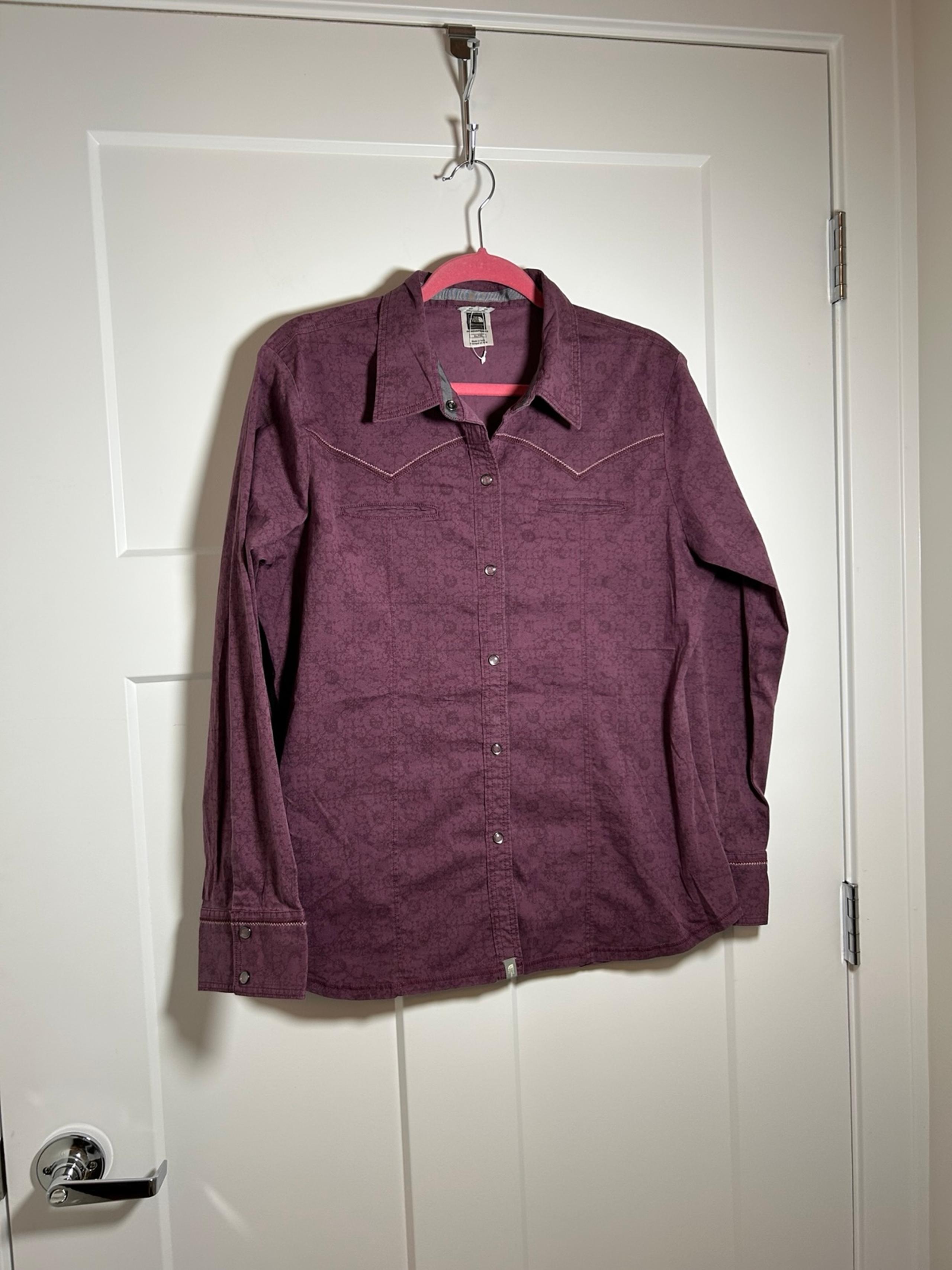 Women’s XL North Face button up long sleeve
