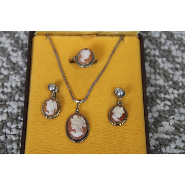 Italian Cameo Jewelry Set