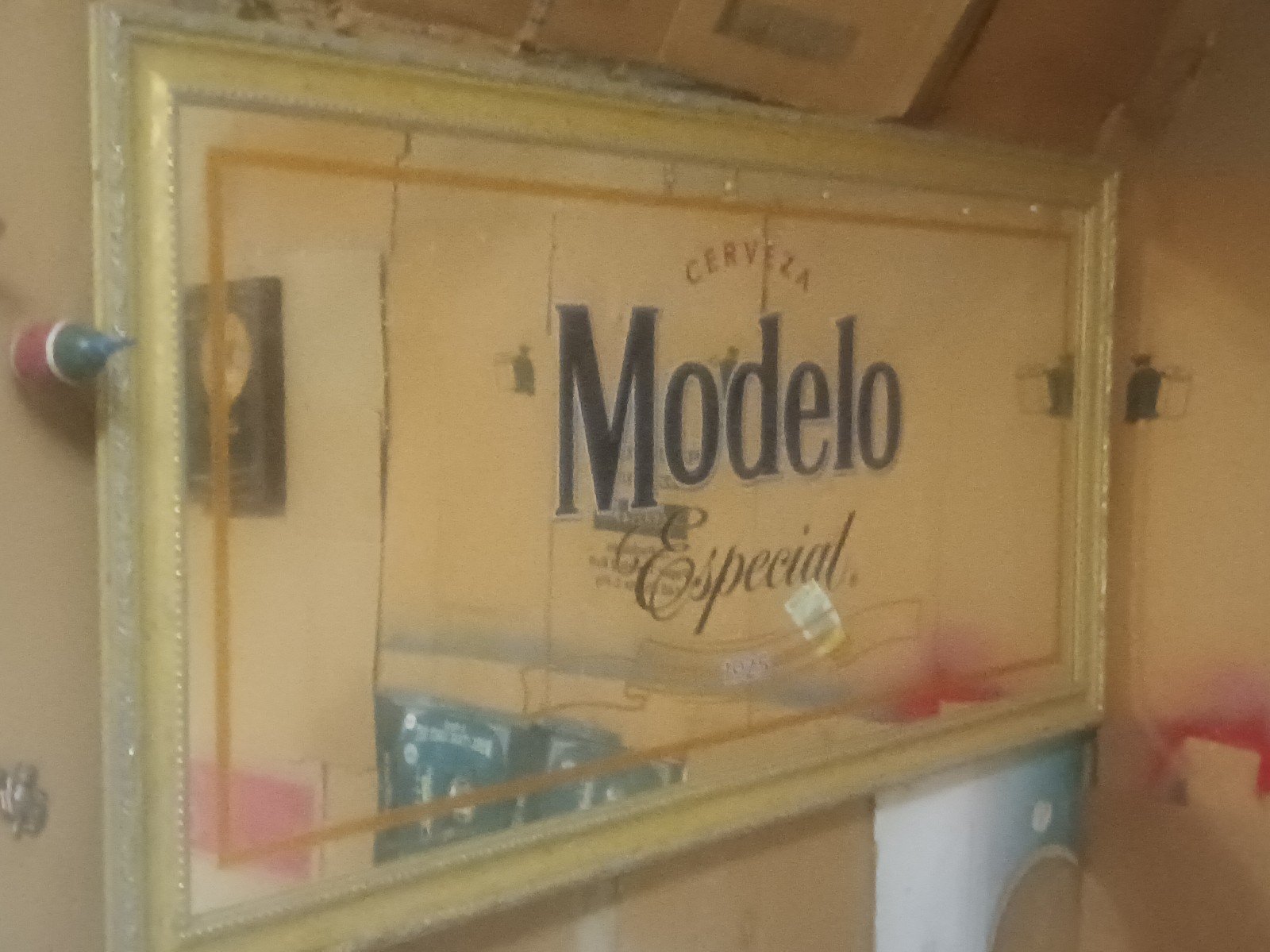 Modelo bar mirror