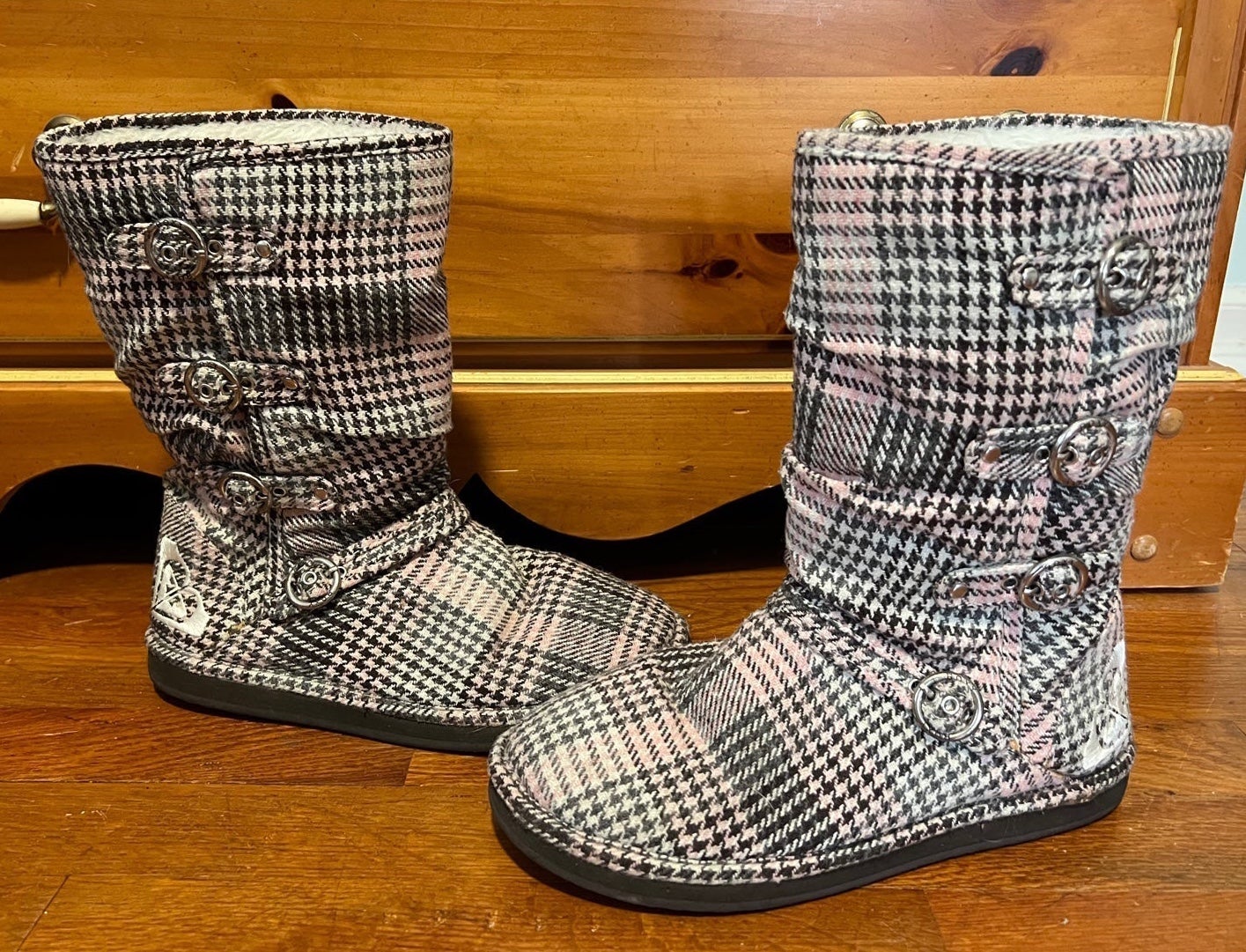 Roxy plaid deals boots
