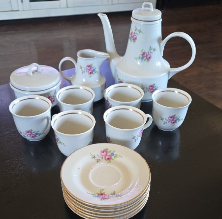 Vintage Henneberg Porzellan 1777 German  Democratic Republic Tea /Espresso Set