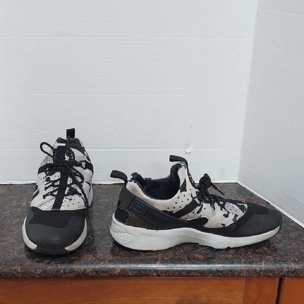 huarache black and white camo