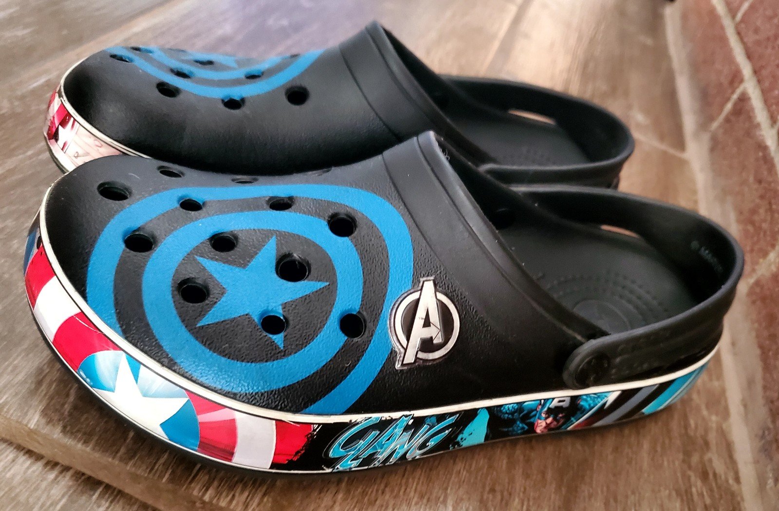 Captain America Marvel Croc Clog Slides Mens 7 / Womens 9