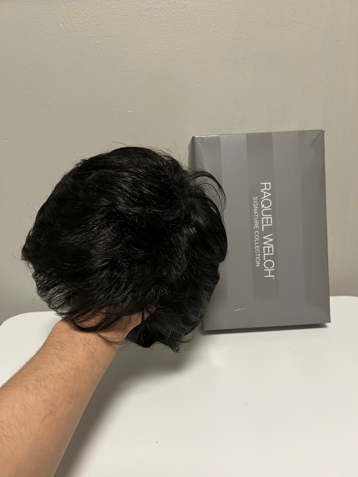 Raquel Welch HAIRUWEAR Winner Wig (R2-Ebony)
