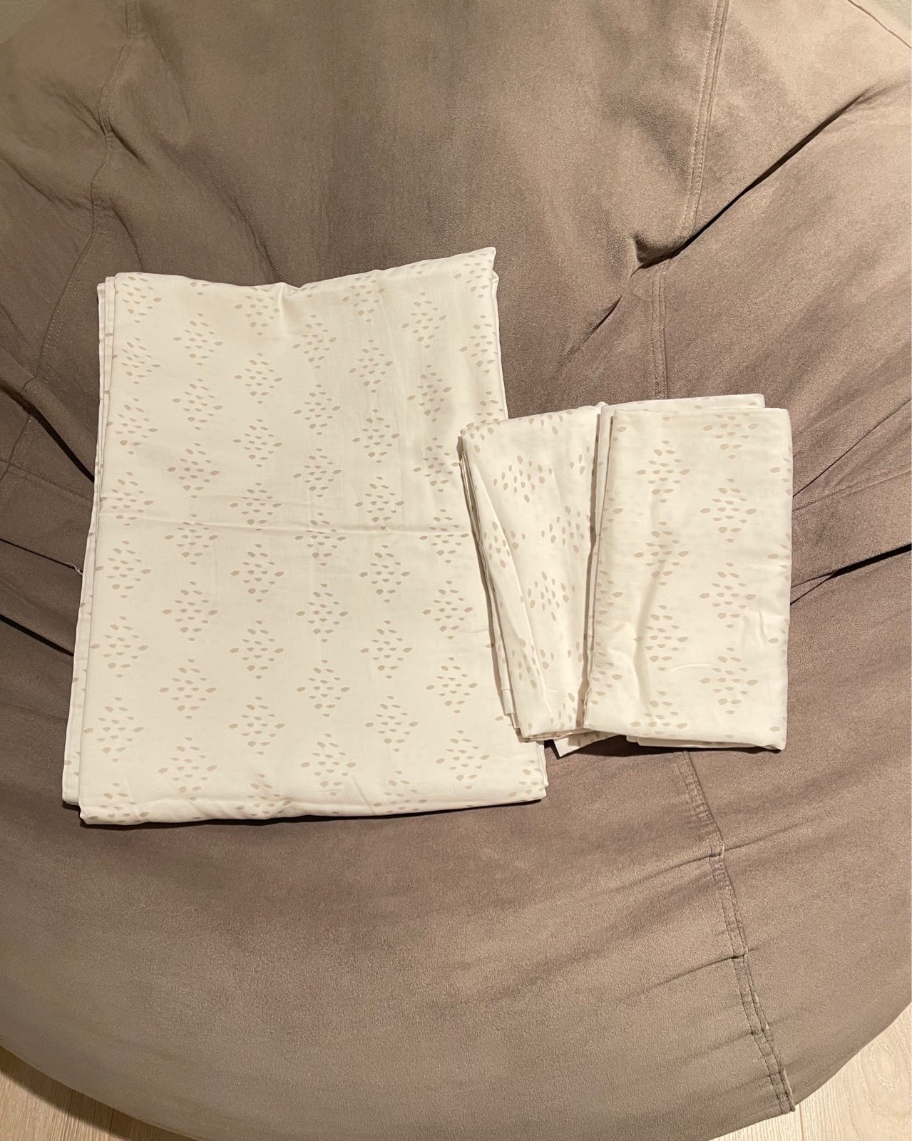 Nate Berkus Modern, Minimalist Flat Sheet & 2 King pillowcases