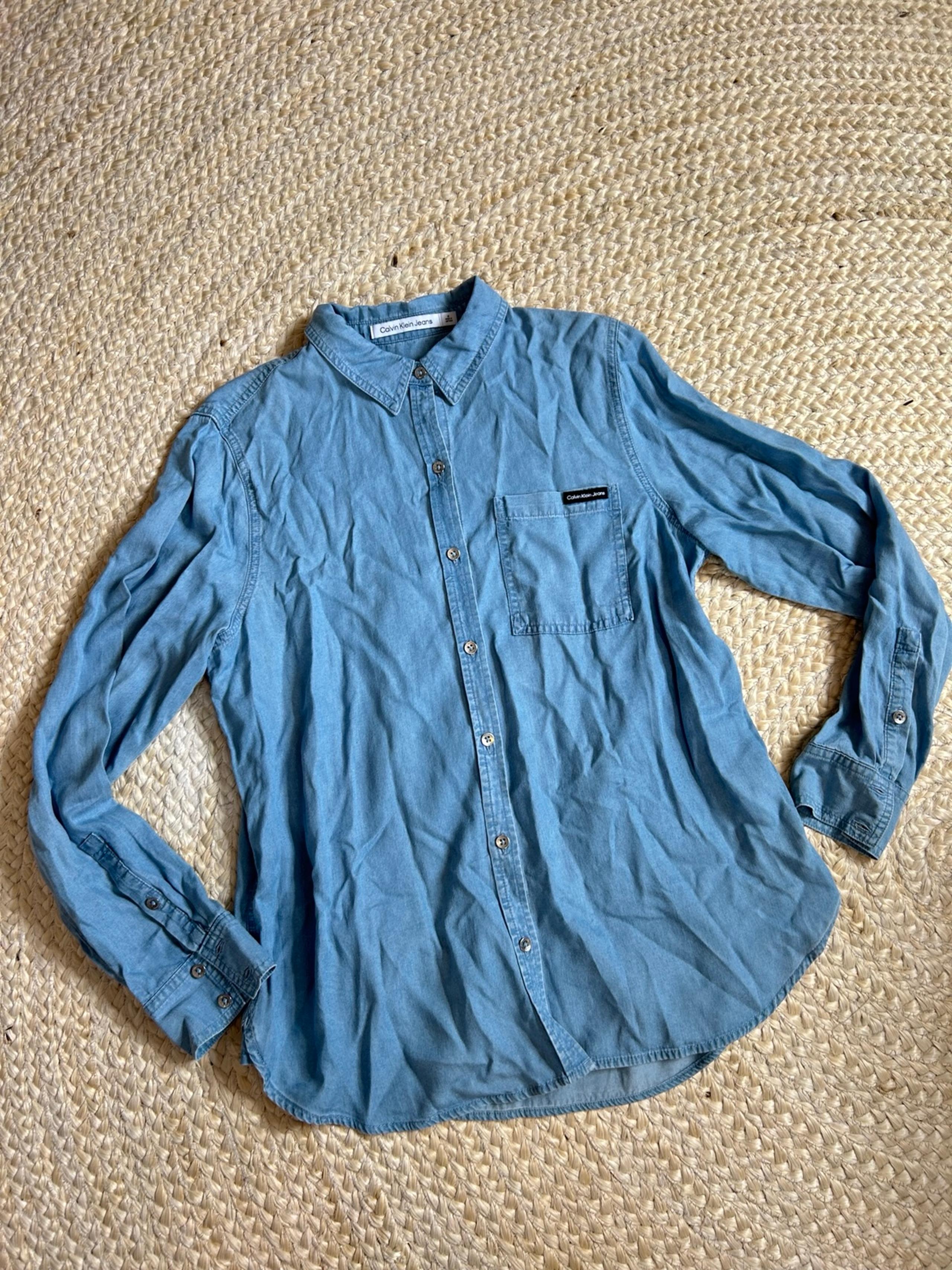 Calvin Klein women’s long sleeve denim style button down shirt top blouse M
