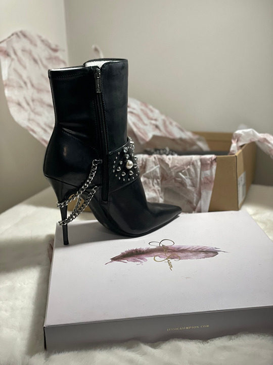 Jessica Simpson NIB New 5 Stiletto Bootie Pearls Chains Size 10