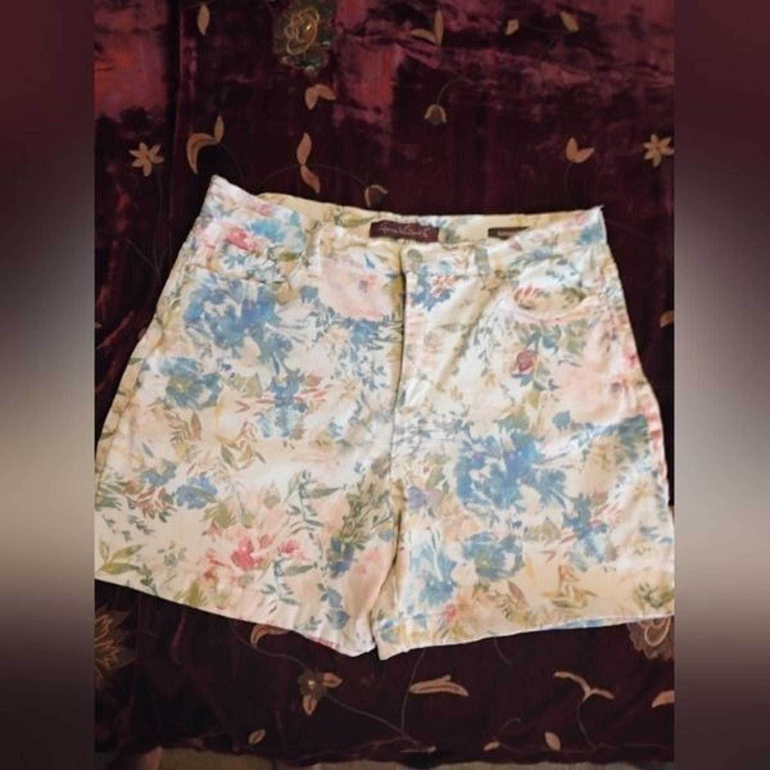 Gloria Vanderbilt Blue and Pink Bermudas