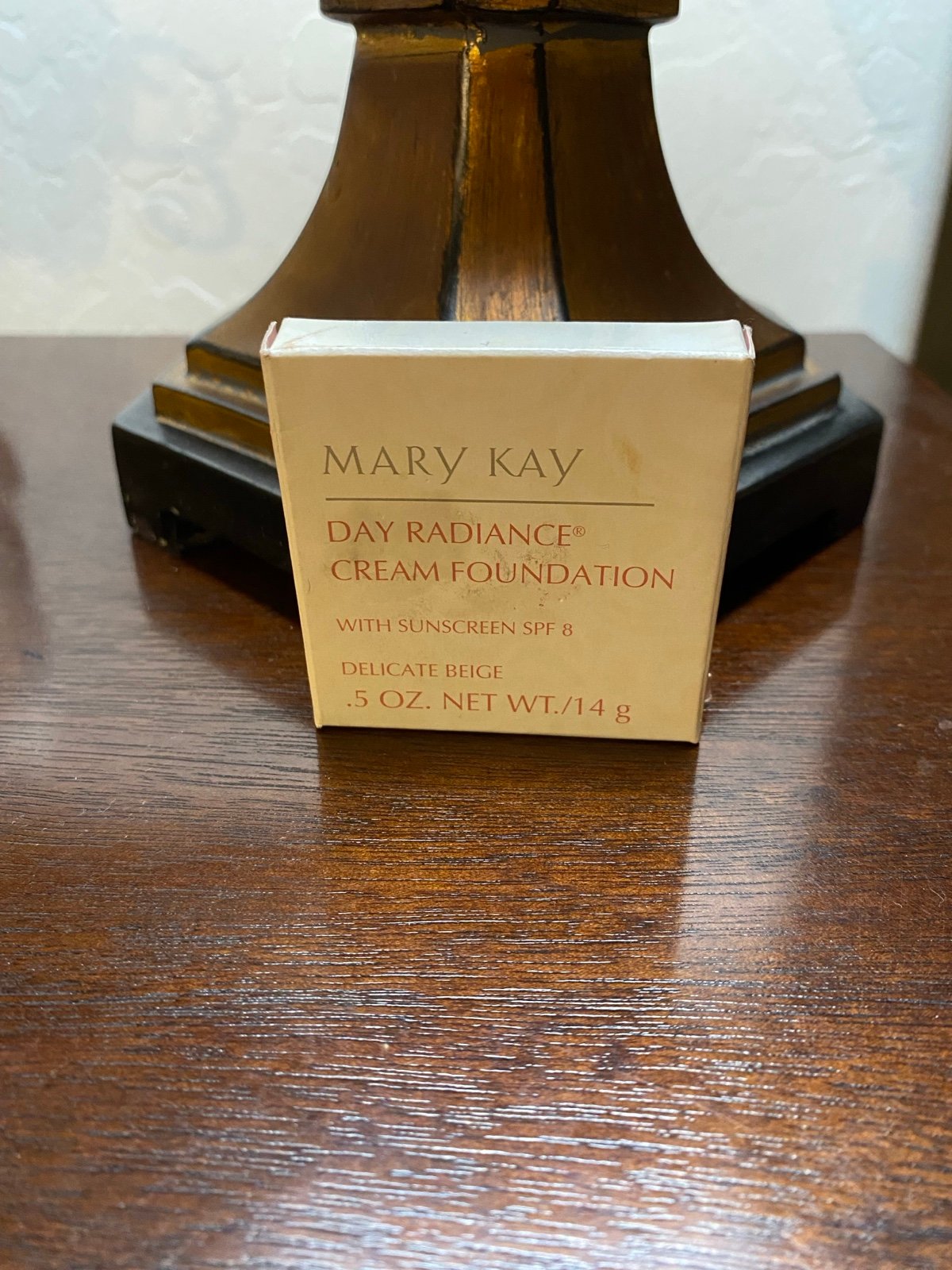 MARY KAY DAY RADIANCE CREAM FOUNDATION WITH SUNSCREEN SPF 8 DELICATE BEIGE .5oz