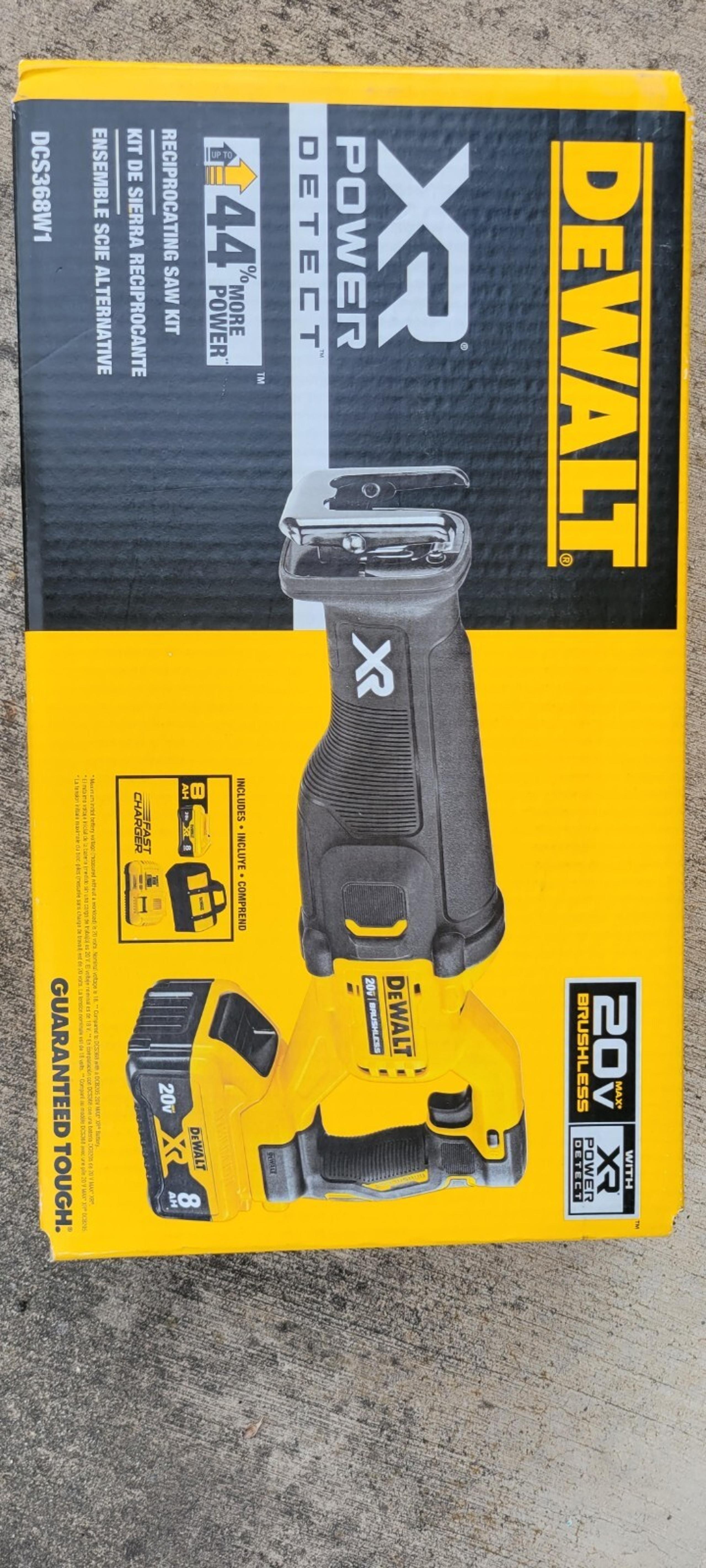DEWALT DCS368W1 20V Reciprocating Saw Kit 8ah battery, charger, bag