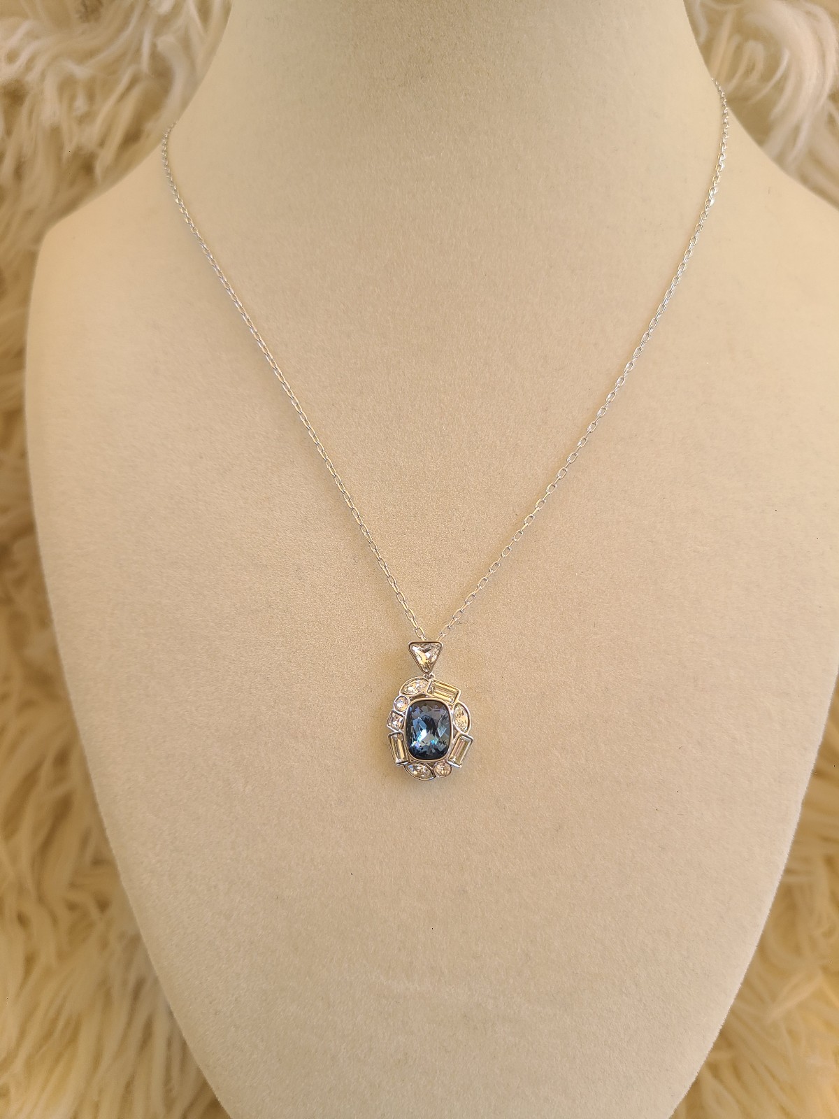 Swarovski Rhodium Plated Pendant Necklace- Excellent Condition