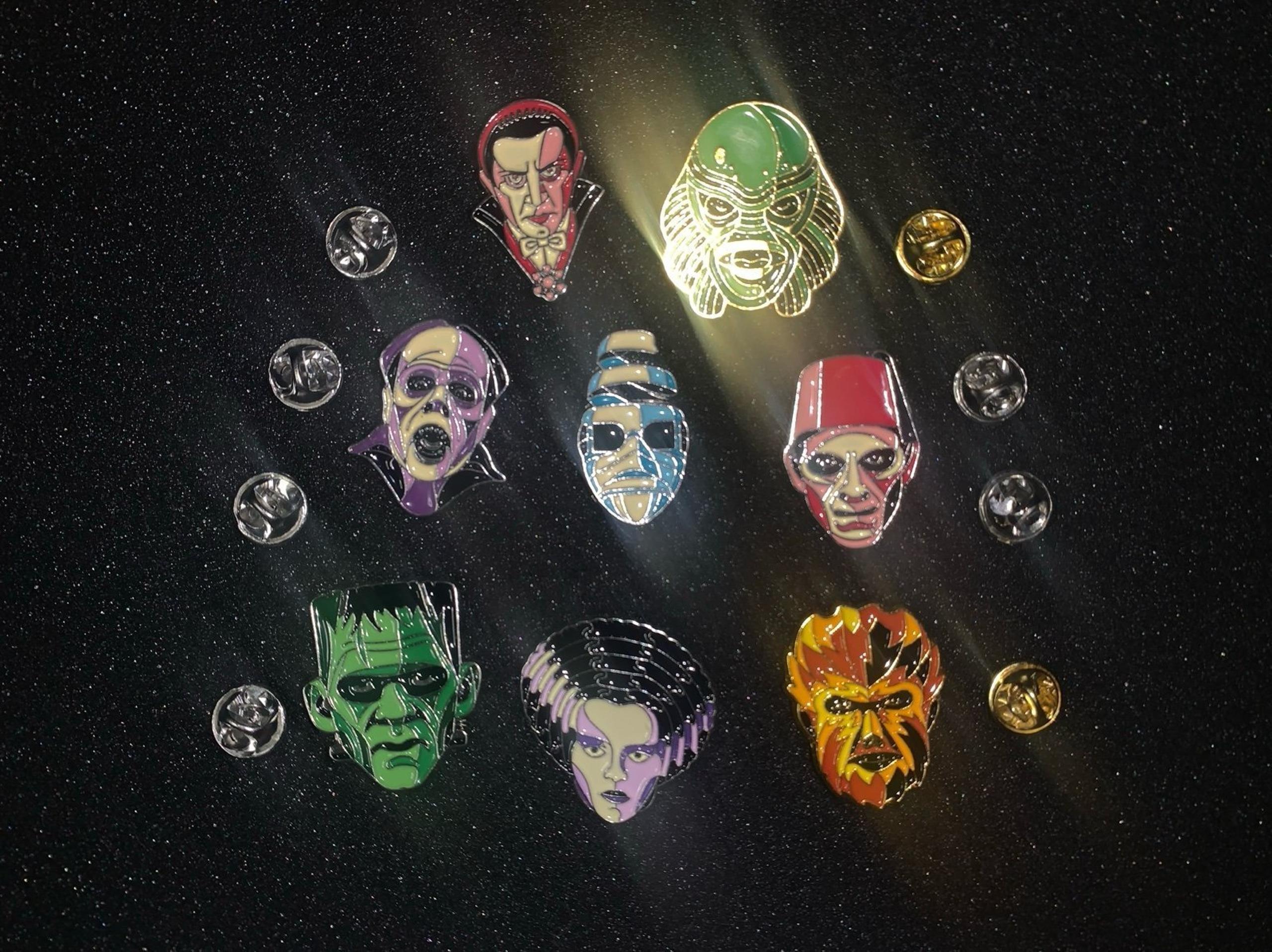 Set/8 Pins Bride Frankenstein Dracula Wolf Man Mummy Phantom - Universal Monsters
