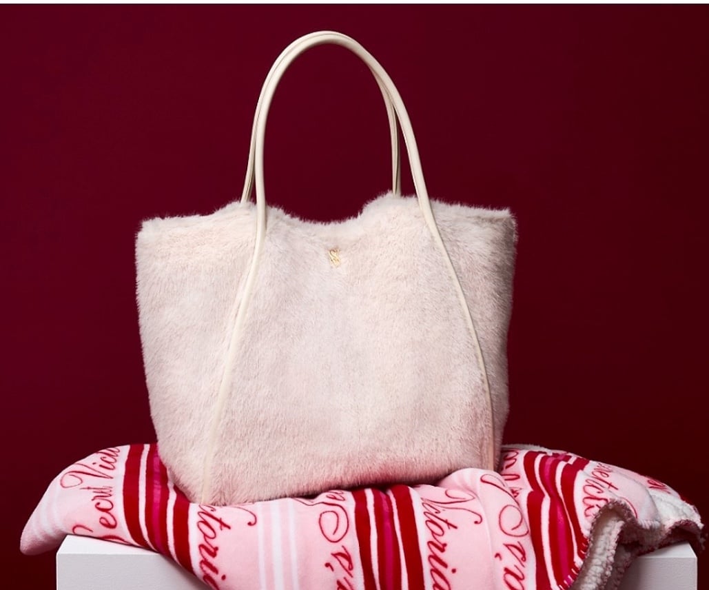 NEW VICTORIA's SECRET TOTE & COZY PLUSH BLANKET NEW RELEASE OCT 2025