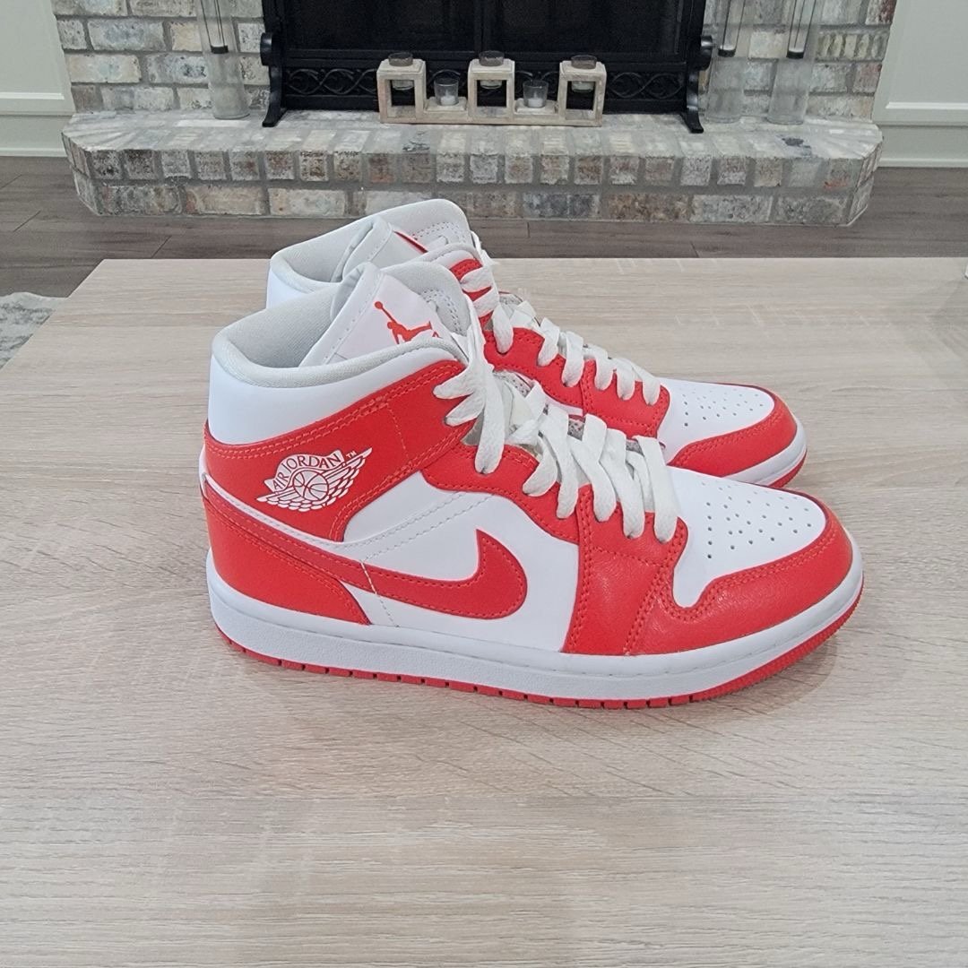 Wmns Air Jordan 1 Mid 'Habanero Red'